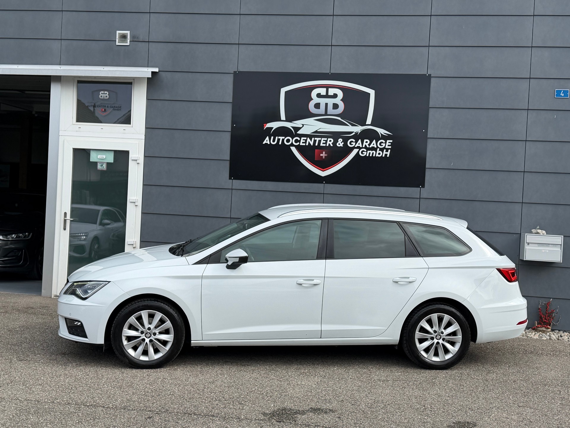 SEAT Leon ST 2.0 TDI CR Style 4Drive DSG-image-3