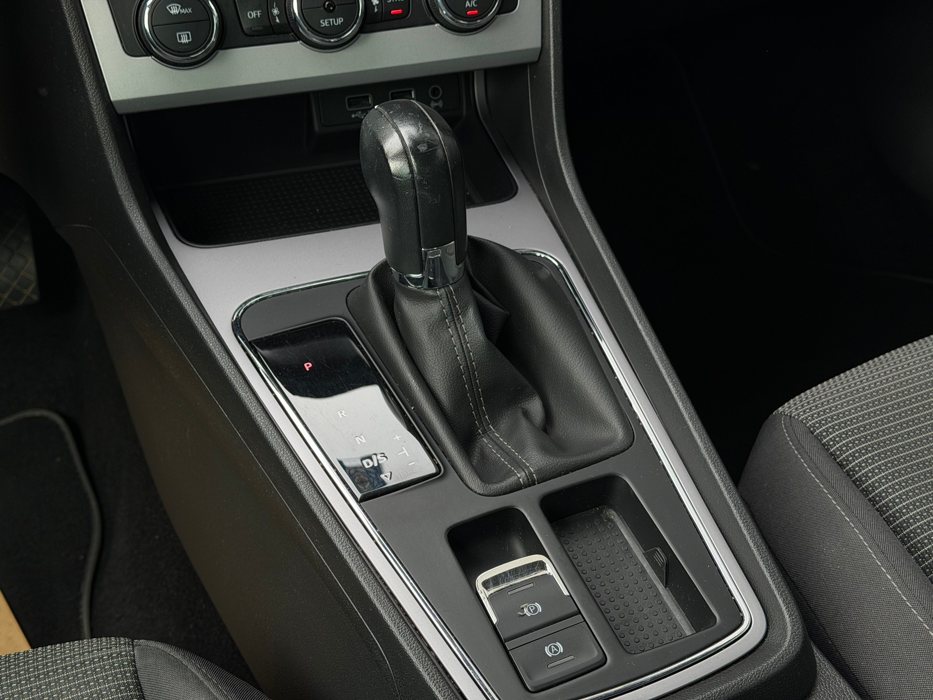 SEAT Leon ST 2.0 TDI CR Style 4Drive DSG-image-15