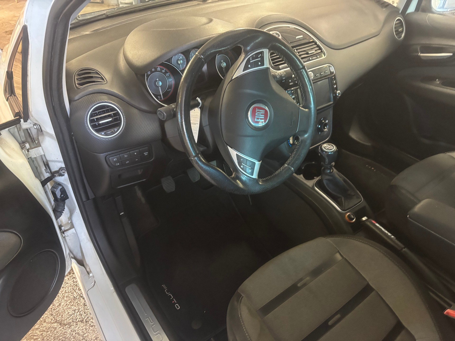 FIAT Punto Evo 1.4 16V Dynamic-image-5