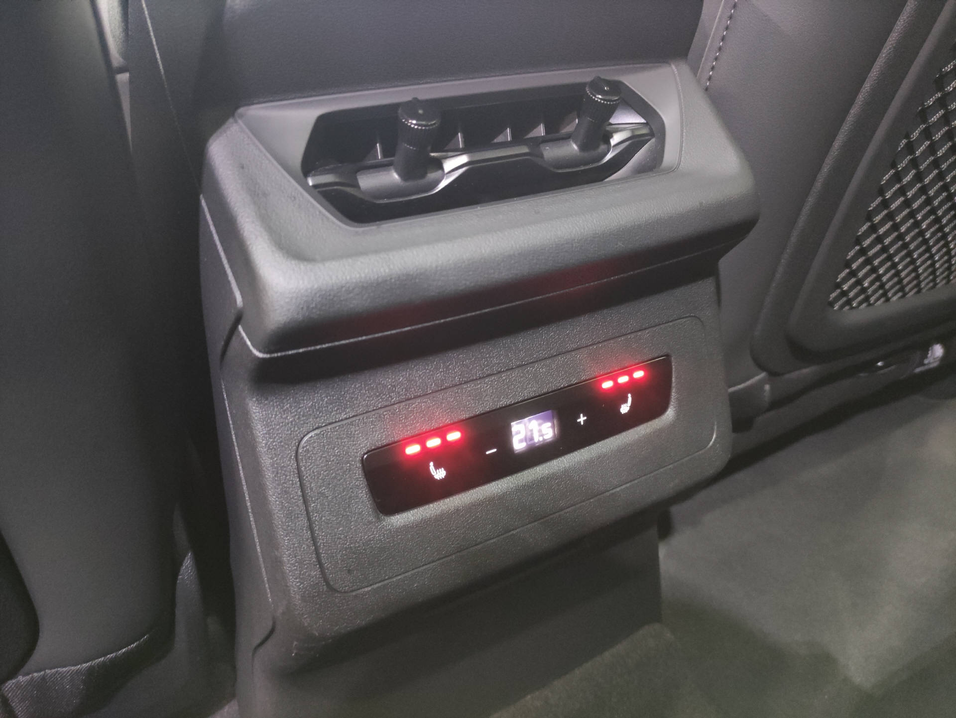 AUDI SQ6 e-tron quattro-image-17