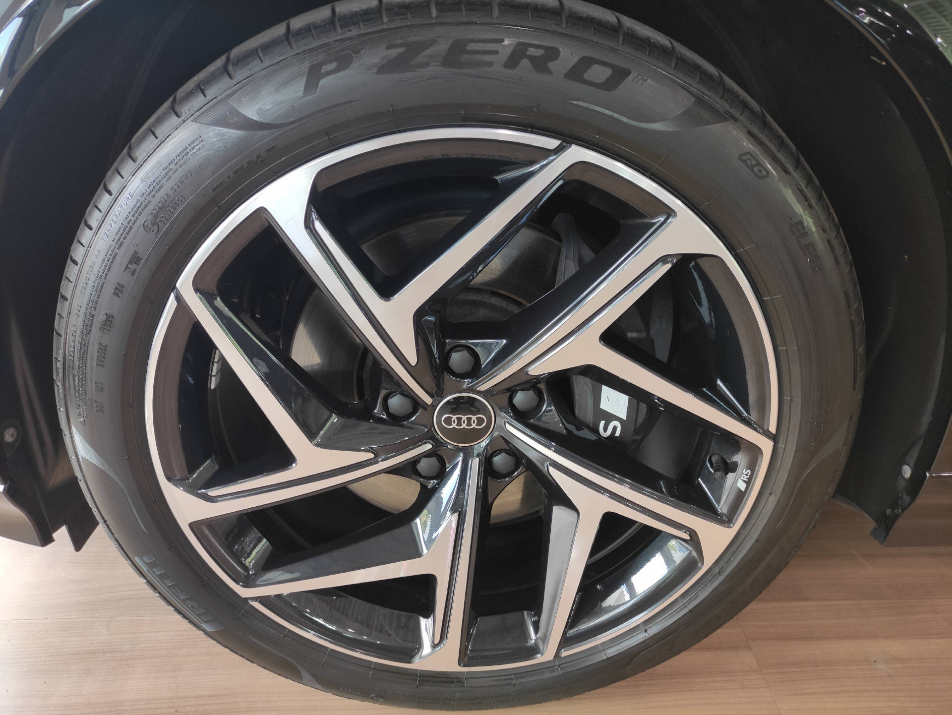 AUDI SQ6 e-tron quattro-image-3