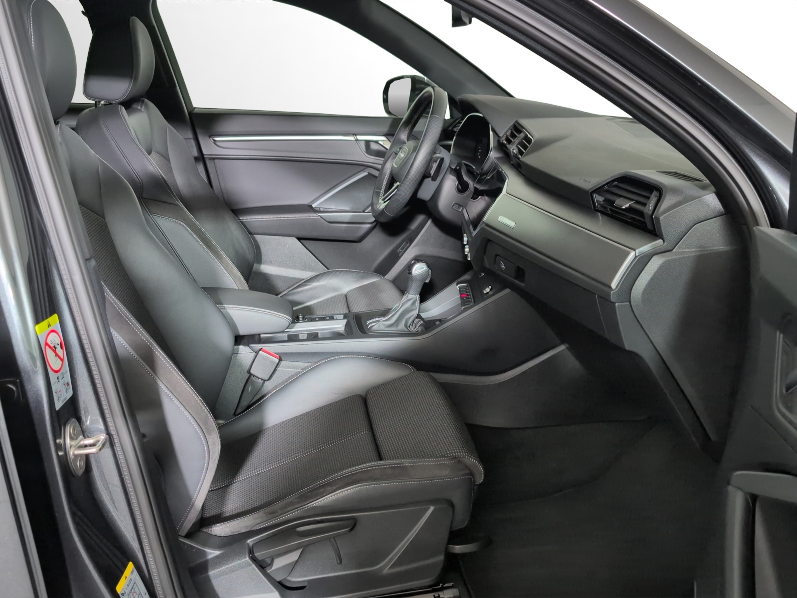 AUDI Q3 35 TFSI S line Attraction S-tronic-image-6
