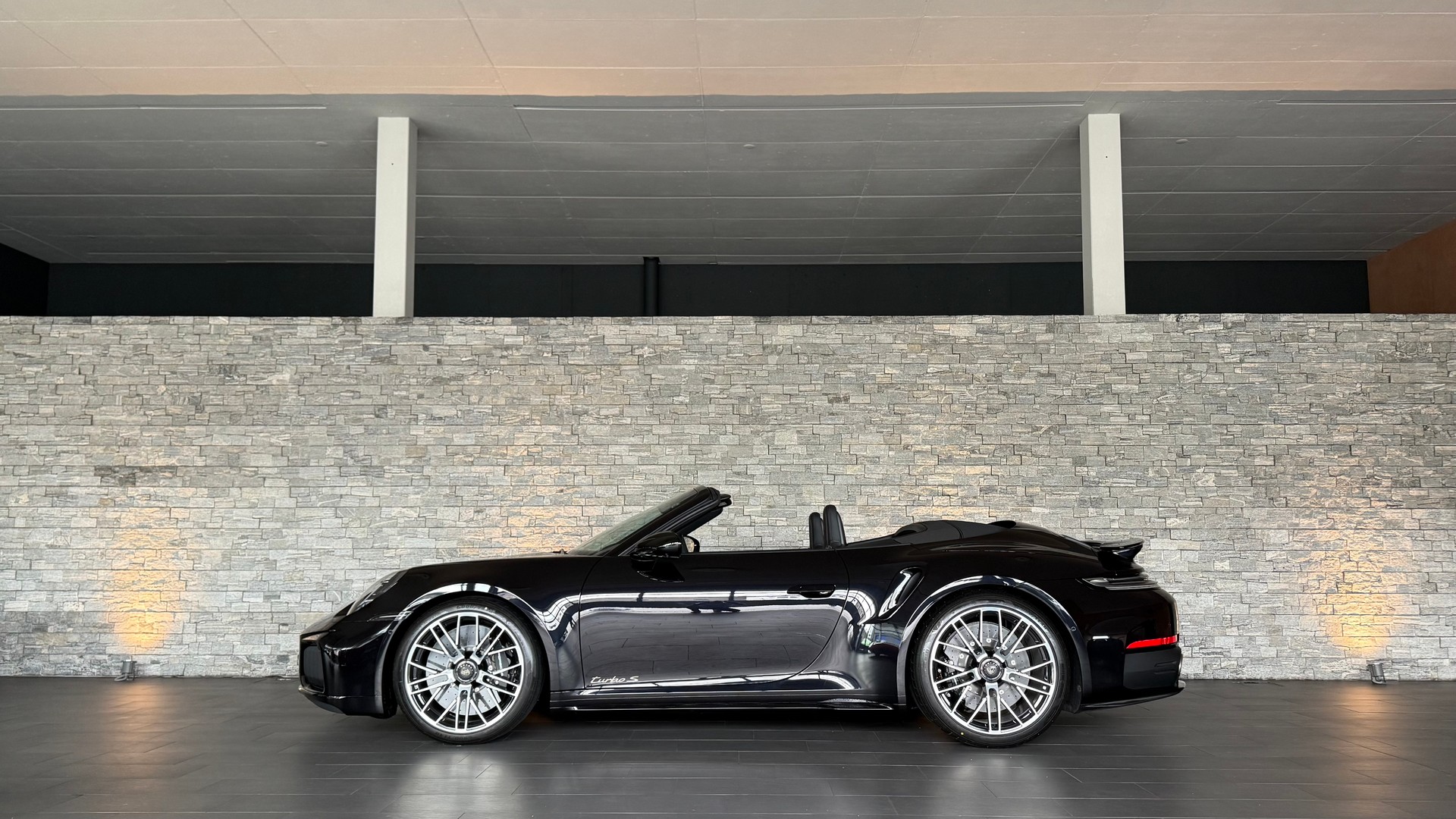 PORSCHE 911 Turbo S Cabriolet (992.2) PDK-image-1