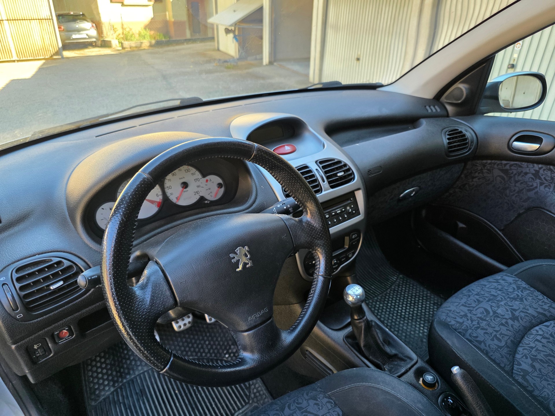 PEUGEOT 206 1.6 16V Quiksilver-image-6