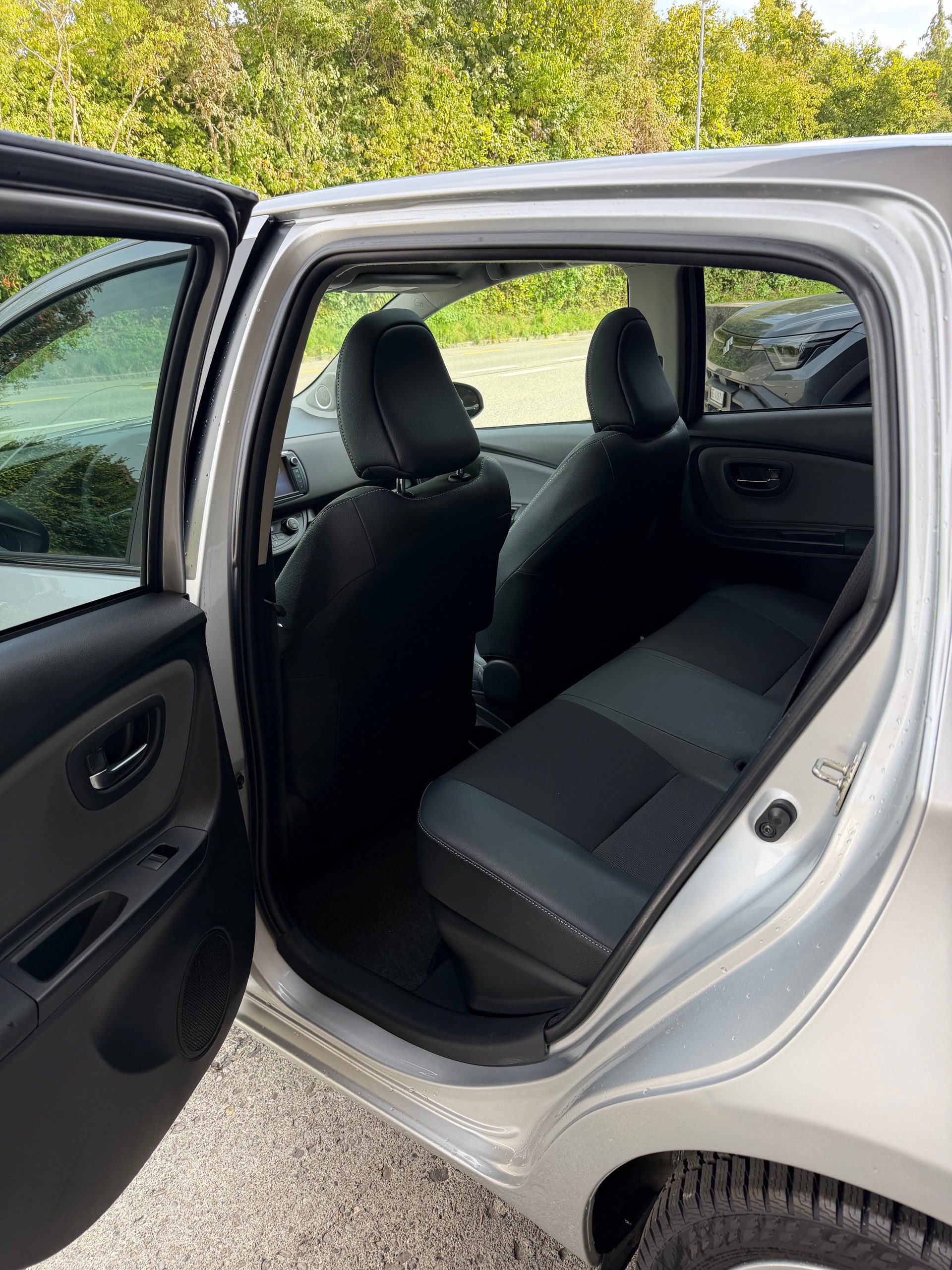 TOYOTA Yaris 1.5 VVT-i Hybrid Sol Premium e-CVT-image-5