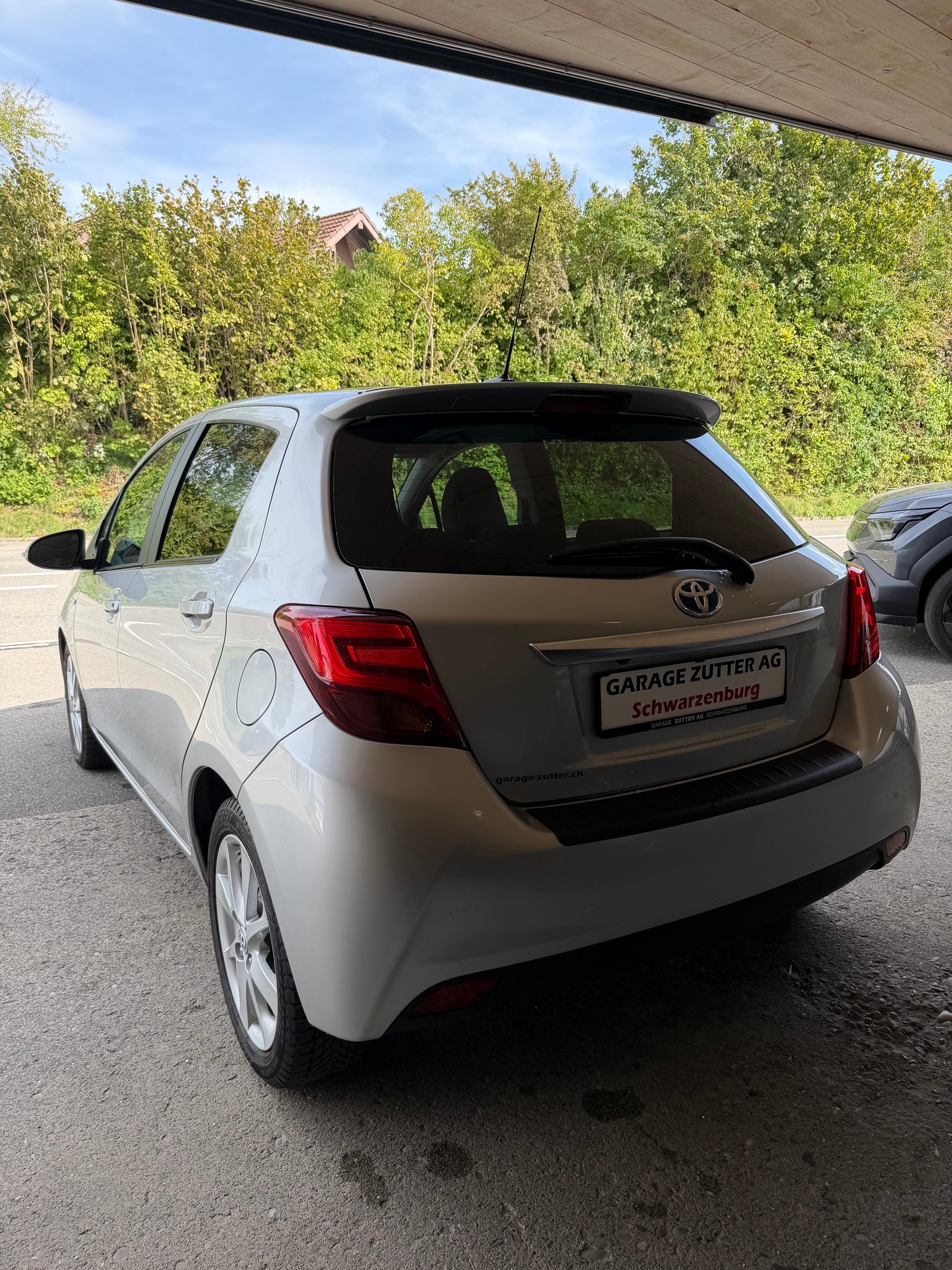 TOYOTA Yaris 1.5 VVT-i Hybrid Sol Premium e-CVT-image-3