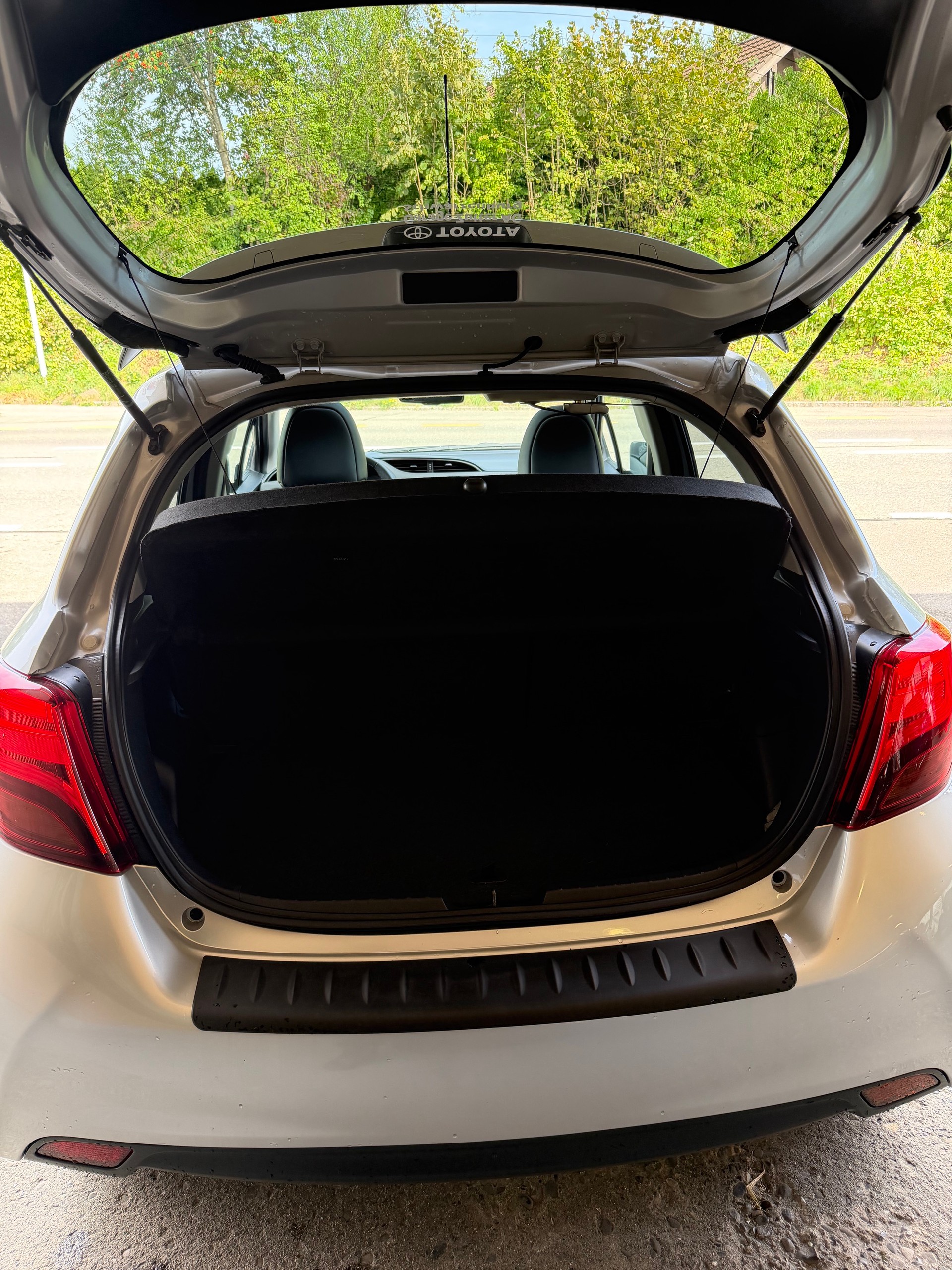 TOYOTA Yaris 1.5 VVT-i Hybrid Sol Premium e-CVT-image-6