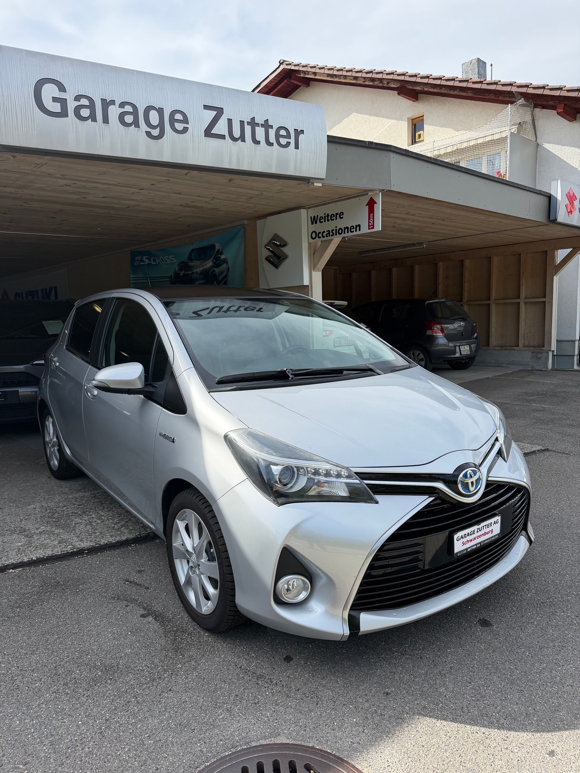 TOYOTA Yaris 1.5 VVT-i Hybrid Sol Premium e-CVT-image-1