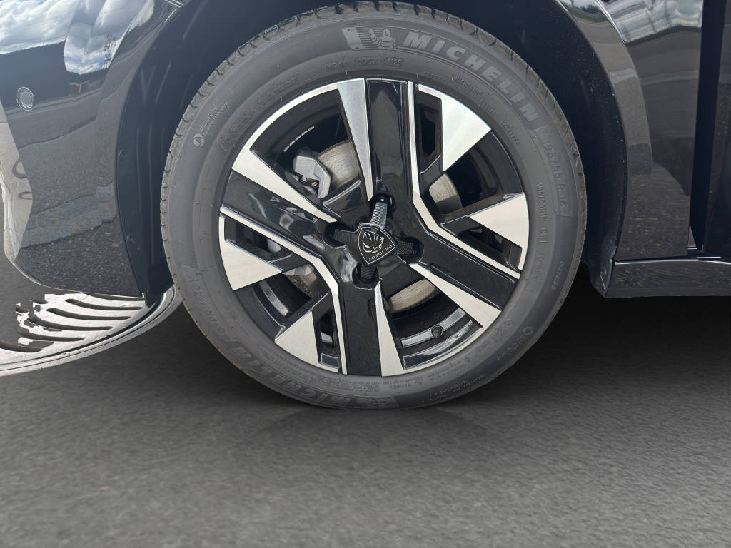PEUGEOT 208 1.2 Hybrid Allure-image-12