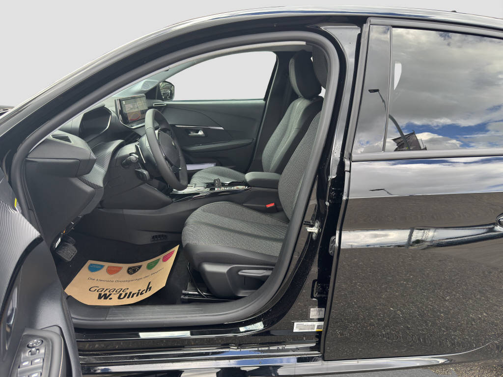 PEUGEOT 208 1.2 Hybrid Allure-image-8