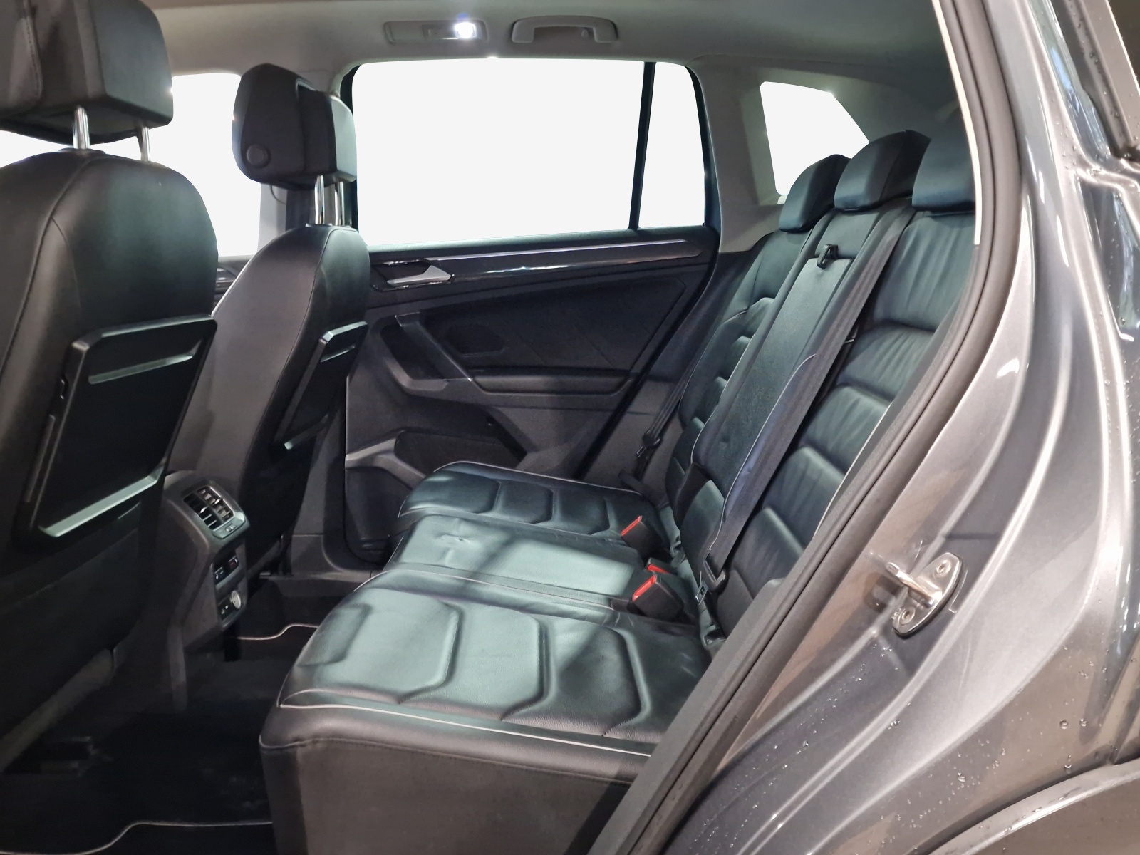 VW Tiguan 2.0 TDI SCR Highline 4Motion DSG-image-11