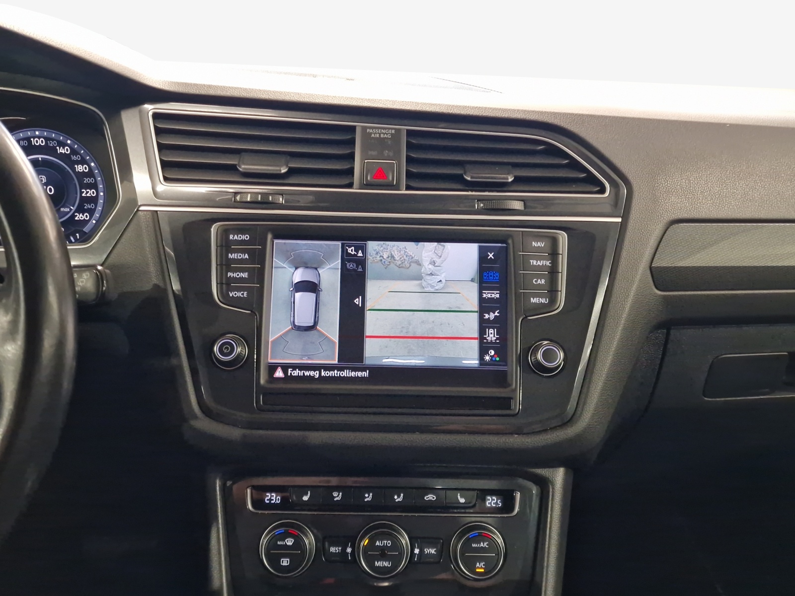VW Tiguan 2.0 TDI SCR Highline 4Motion DSG-image-15