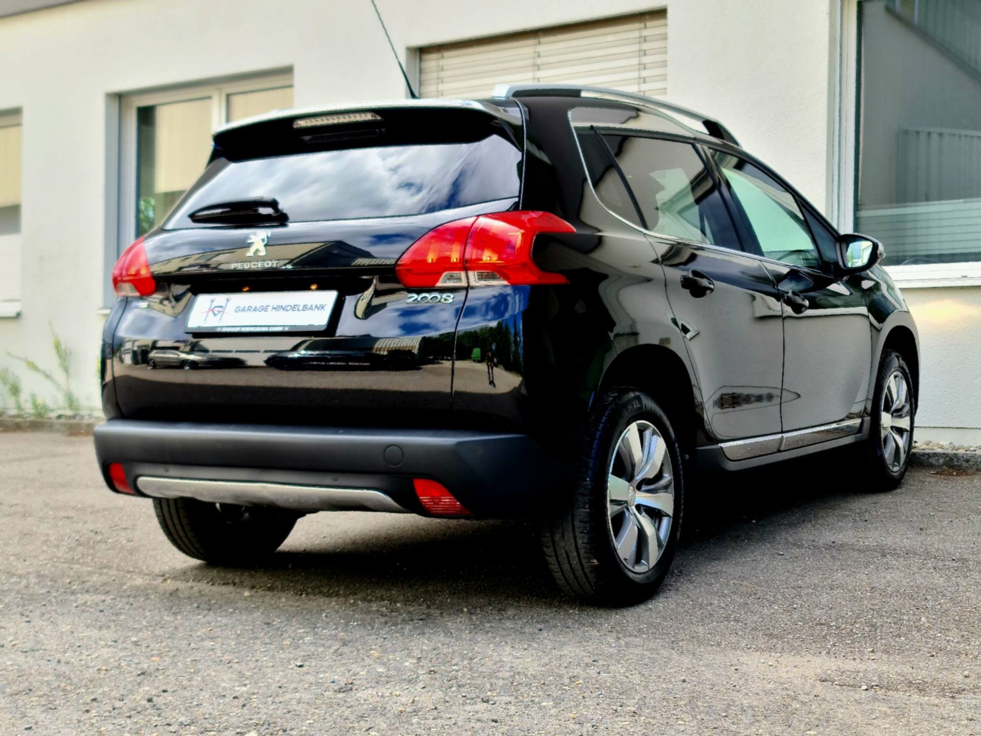 PEUGEOT 2008 1.2 PureTech Active EAT6-image-8