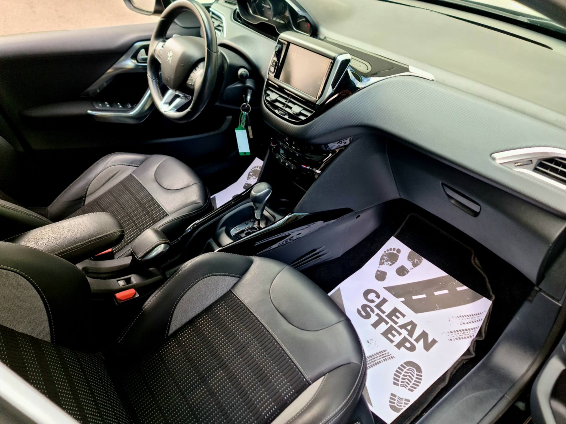 PEUGEOT 2008 1.2 PureTech Active EAT6-image-16