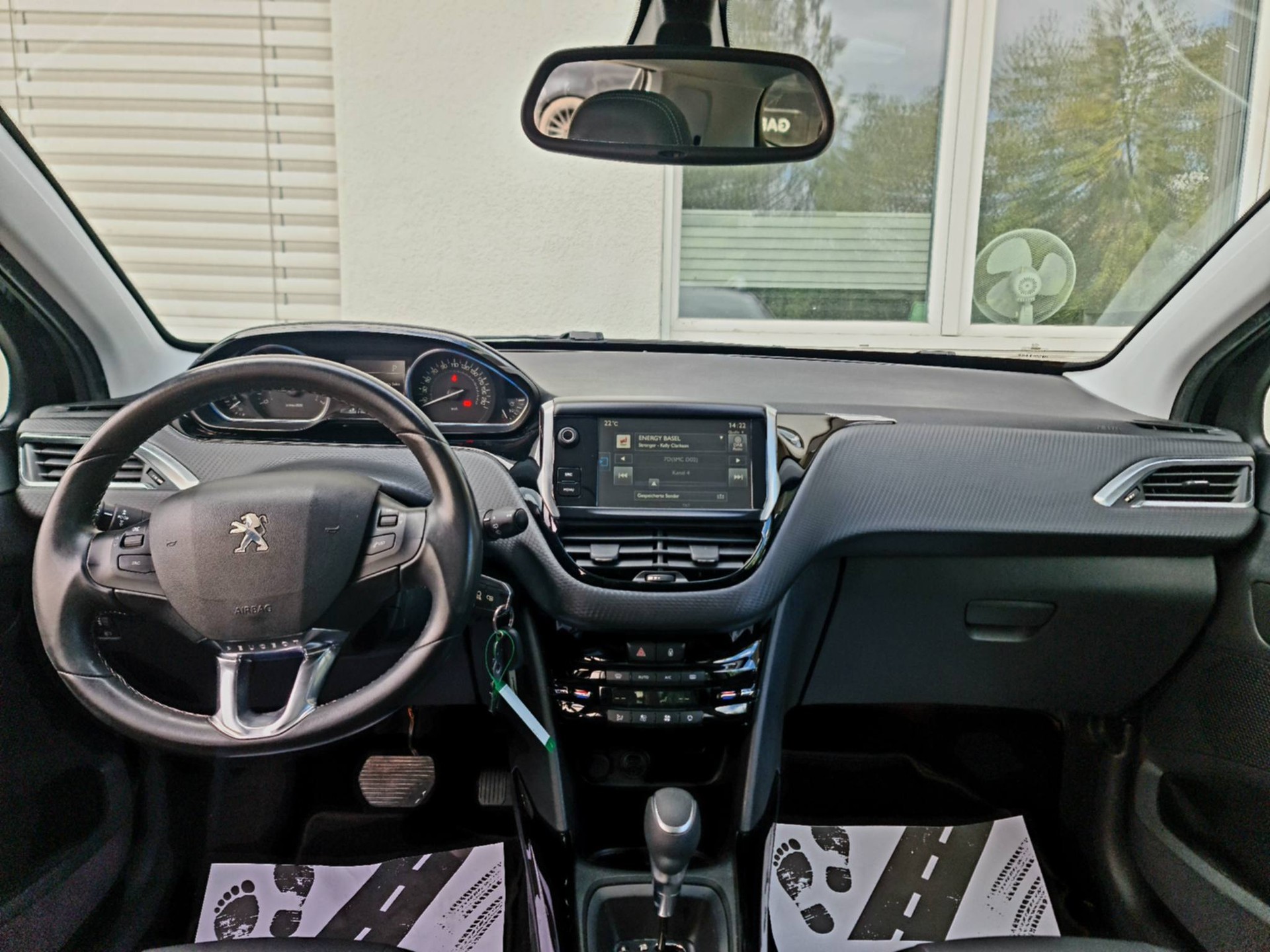 PEUGEOT 2008 1.2 PureTech Active EAT6-image-12