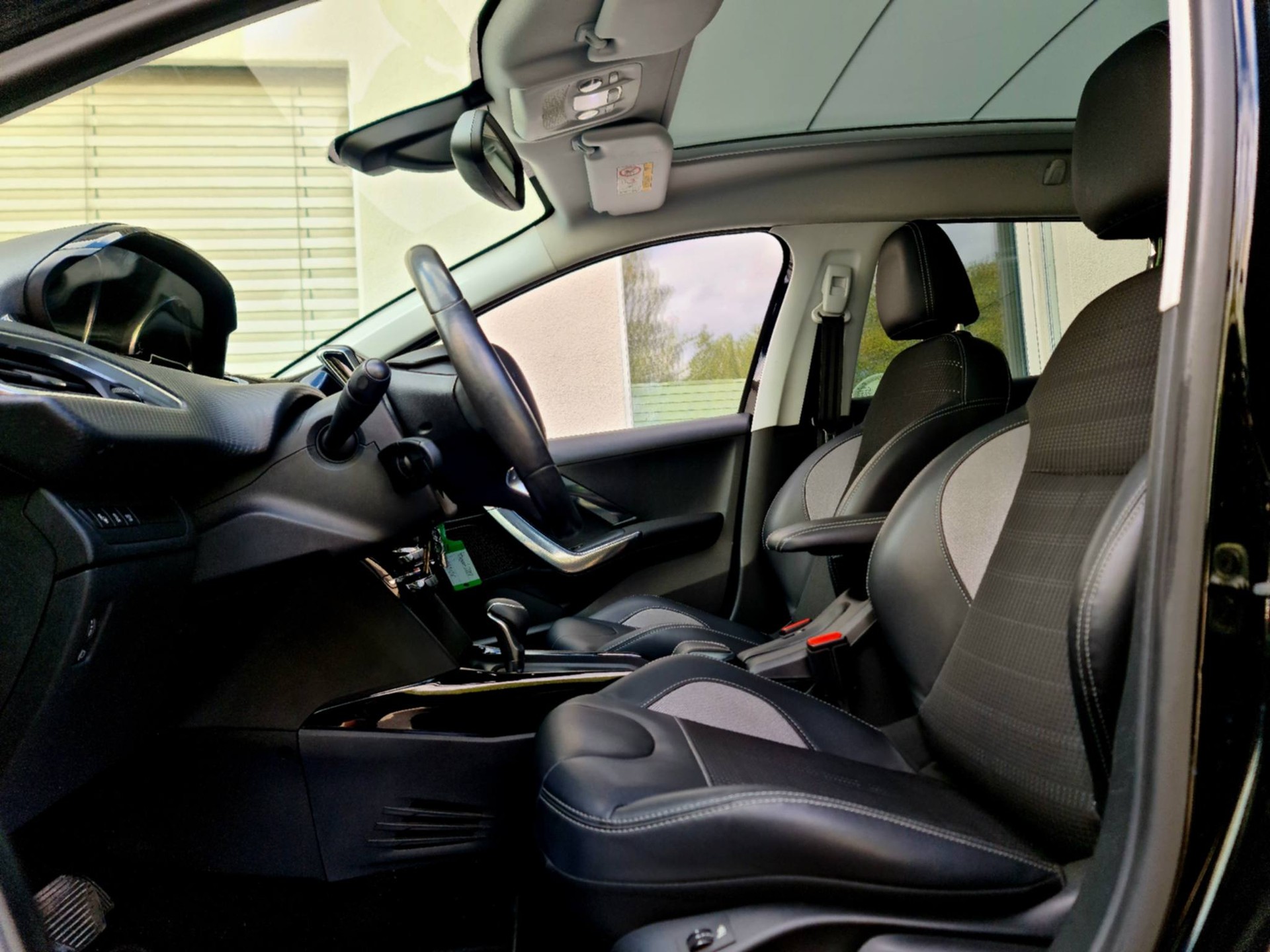 PEUGEOT 2008 1.2 PureTech Active EAT6-image-14