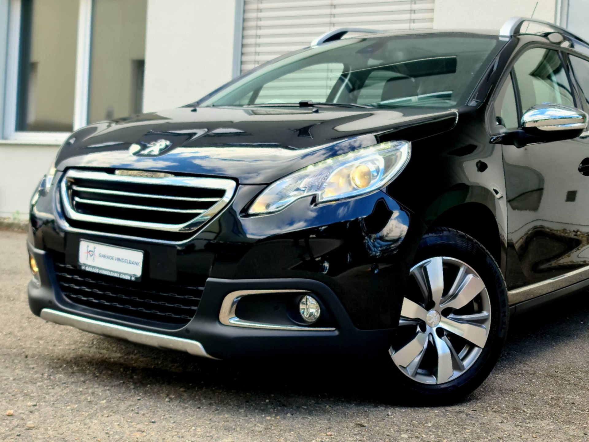 PEUGEOT 2008 1.2 PureTech Active EAT6-showroom-element-2