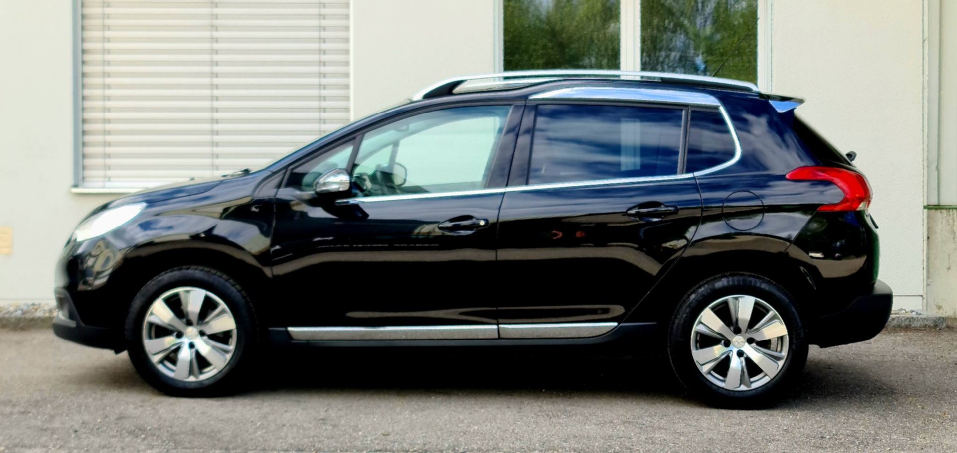 PEUGEOT 2008 1.2 PureTech Active EAT6-image-7