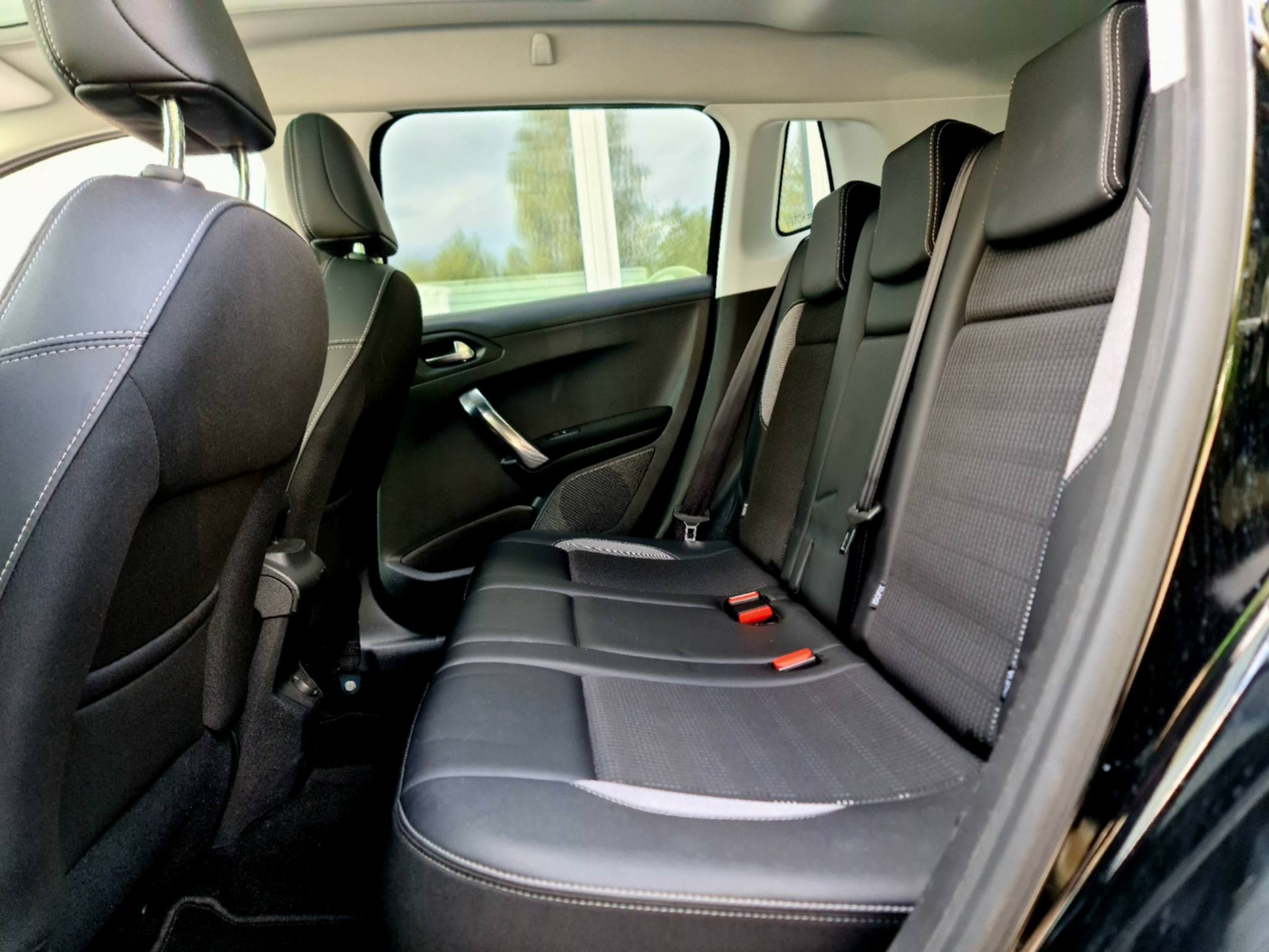PEUGEOT 2008 1.2 PureTech Active EAT6-image-21