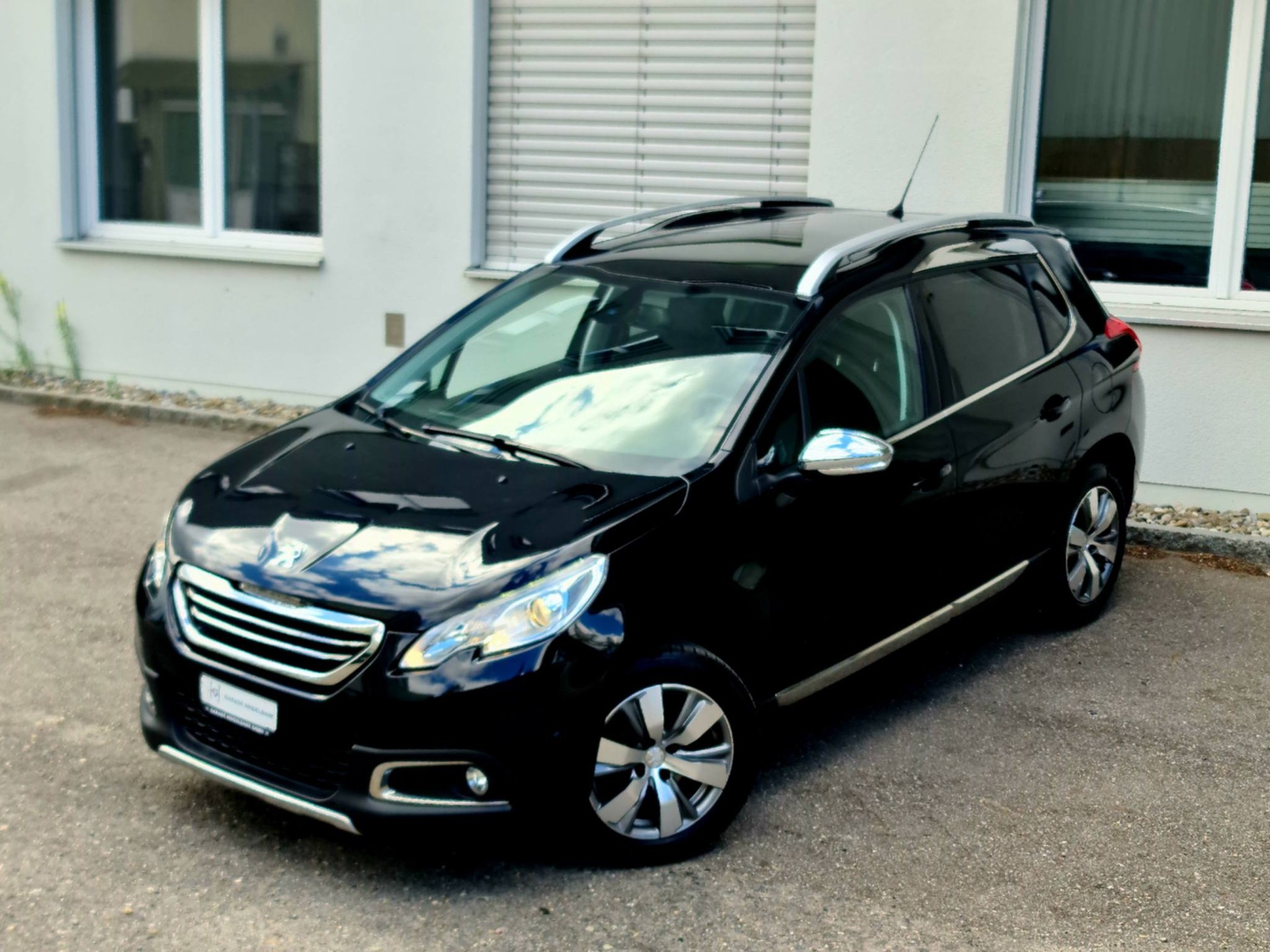 PEUGEOT 2008 1.2 PureTech Active EAT6-showroom-element-1