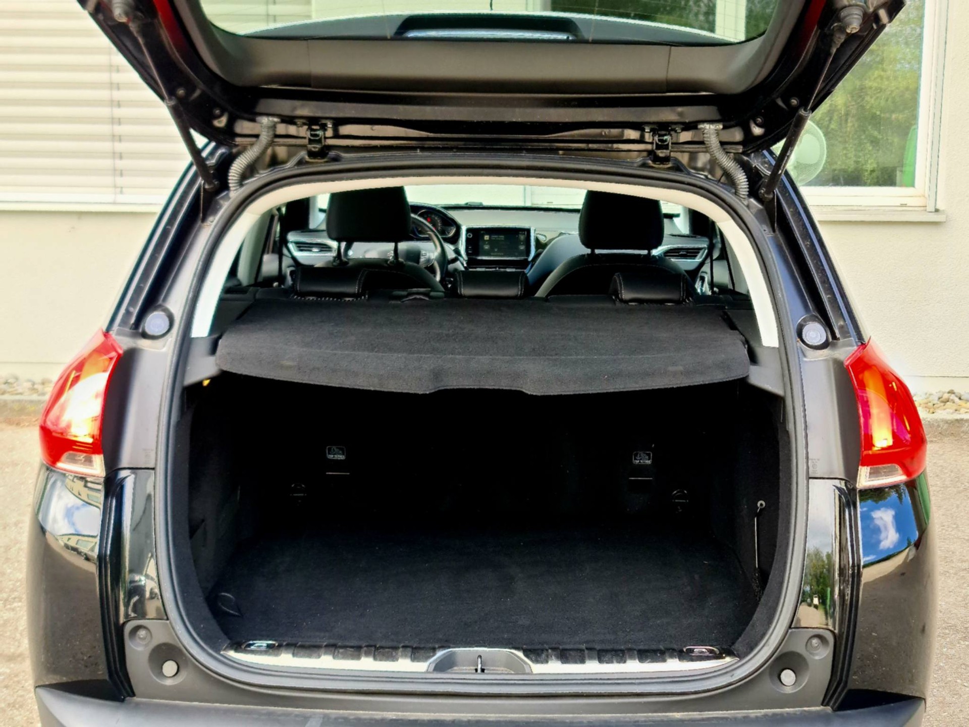 PEUGEOT 2008 1.2 PureTech Active EAT6-image-11