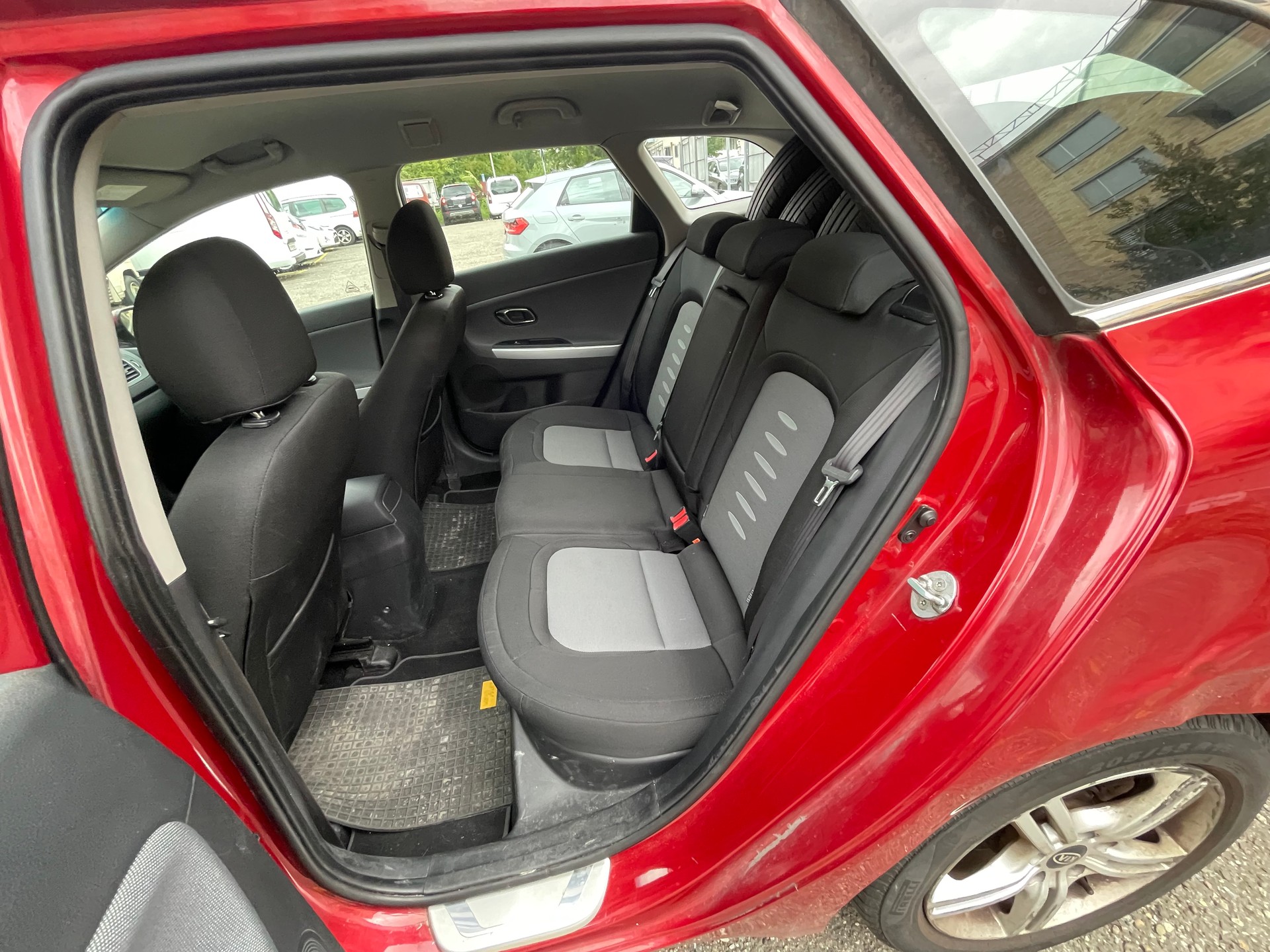 KIA Cee'd Sportswagon 1.6 GDi Trend-image-5