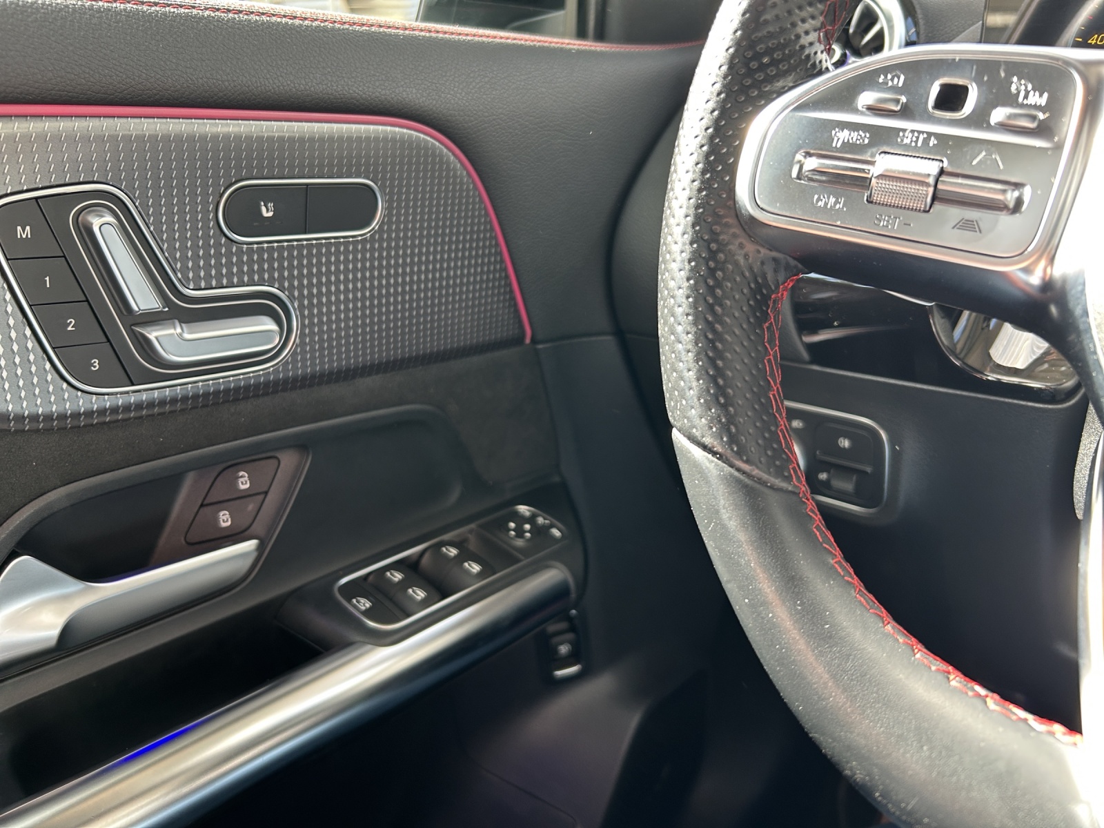 MERCEDES-BENZ EQA 350 AMG Line 4Matic-image-12