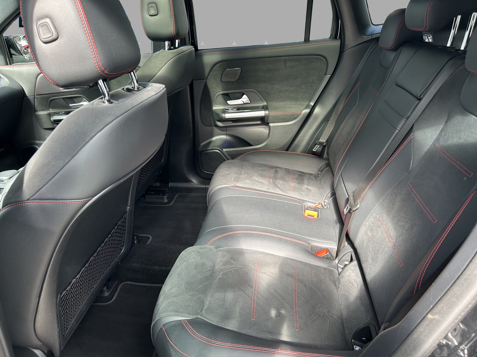 MERCEDES-BENZ EQA 350 AMG Line 4Matic-image-13