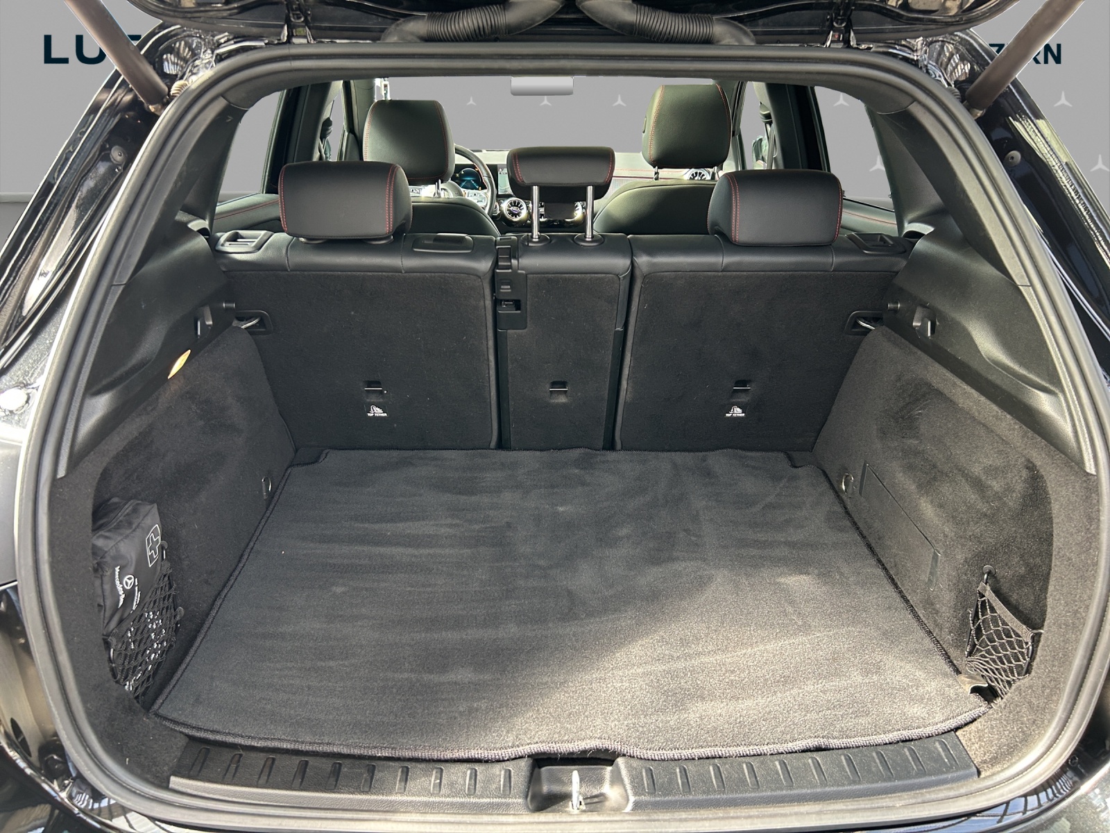 MERCEDES-BENZ EQA 350 AMG Line 4Matic-image-14