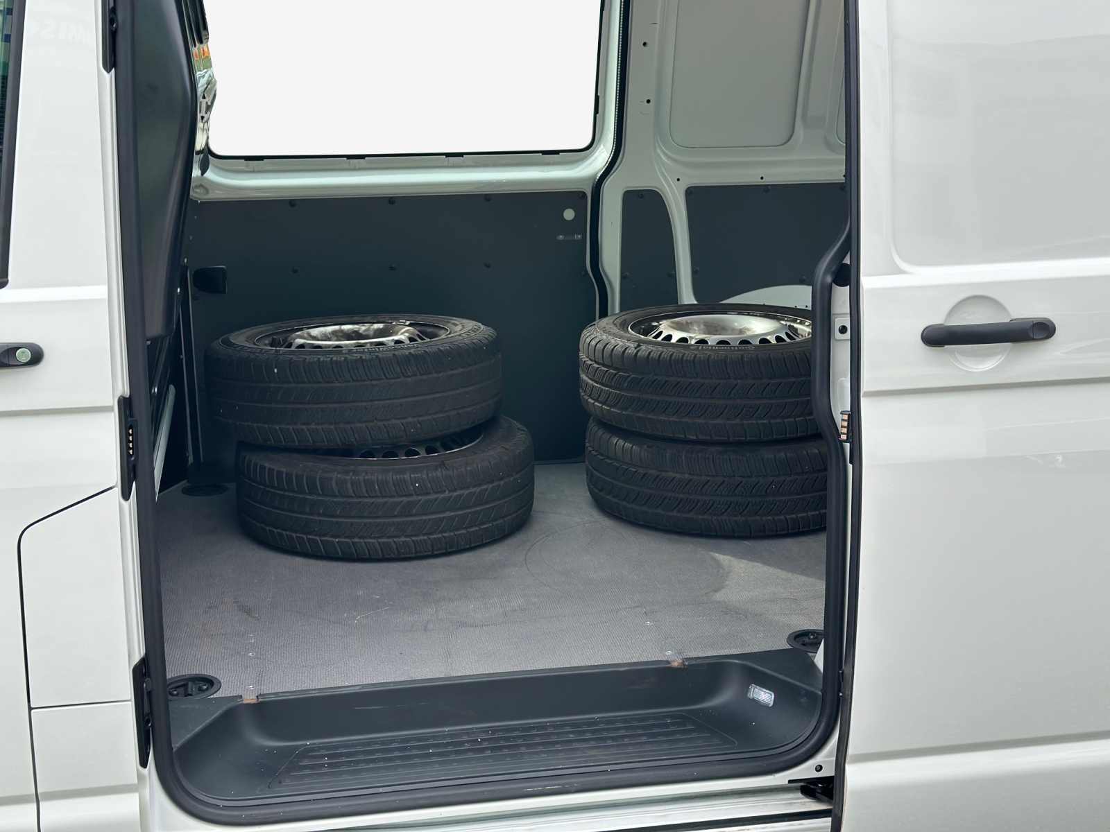 VW T6.1 2.0 TDI DSG-image-11