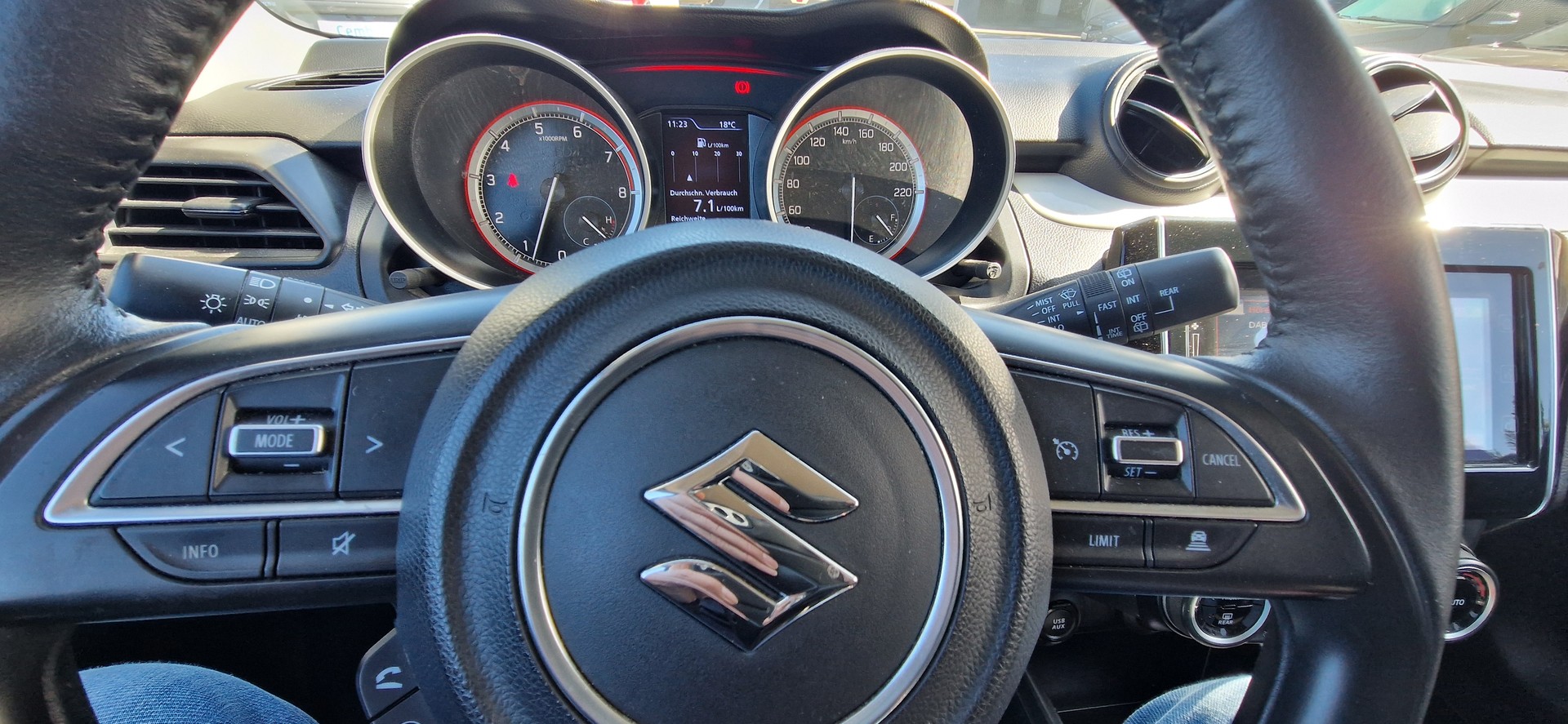SUZUKI Swift 1.2i 16V SHVS Piz Sulai Top Hybrid Allgri4x4-image-9