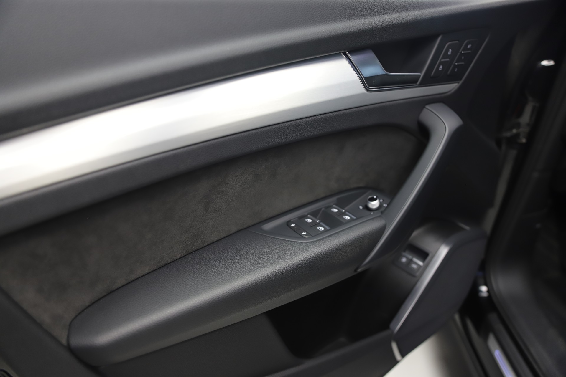AUDI Q5 55 TFSI e quattro-image-9