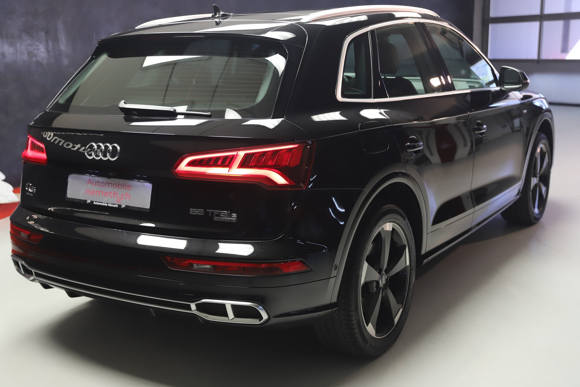 AUDI Q5 55 TFSI e quattro-image-4