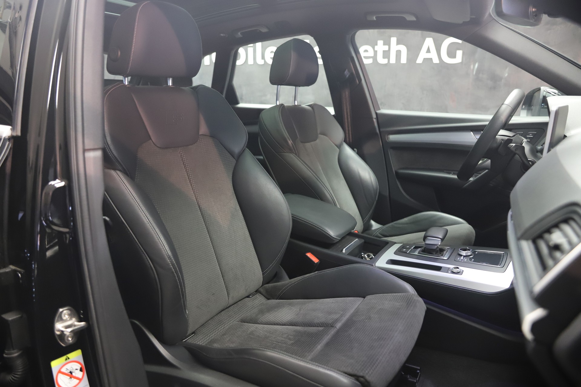 AUDI Q5 55 TFSI e quattro-image-6