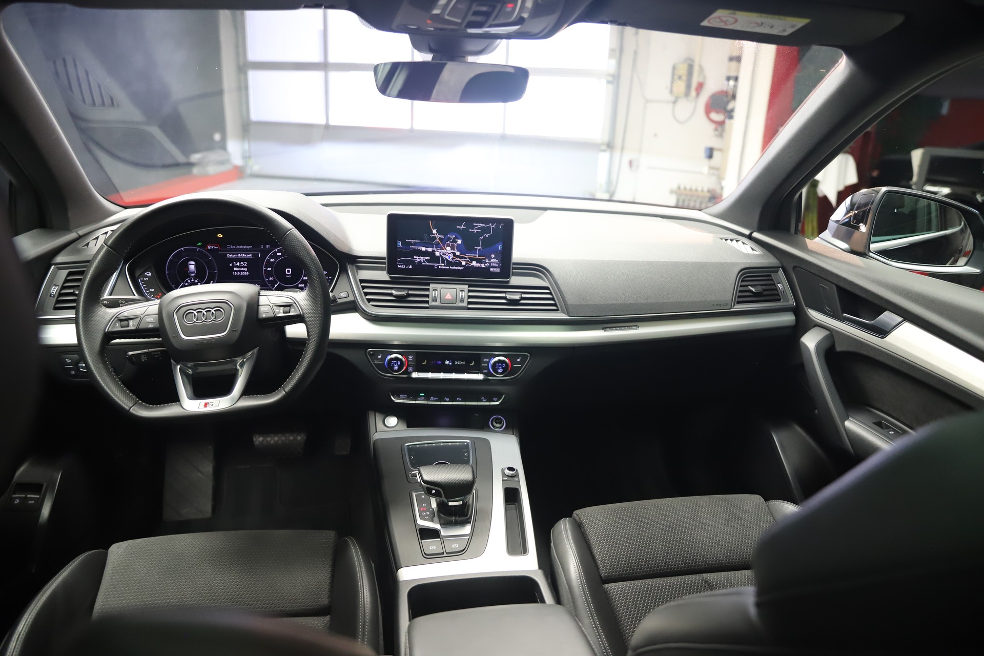AUDI Q5 55 TFSI e quattro-image-8