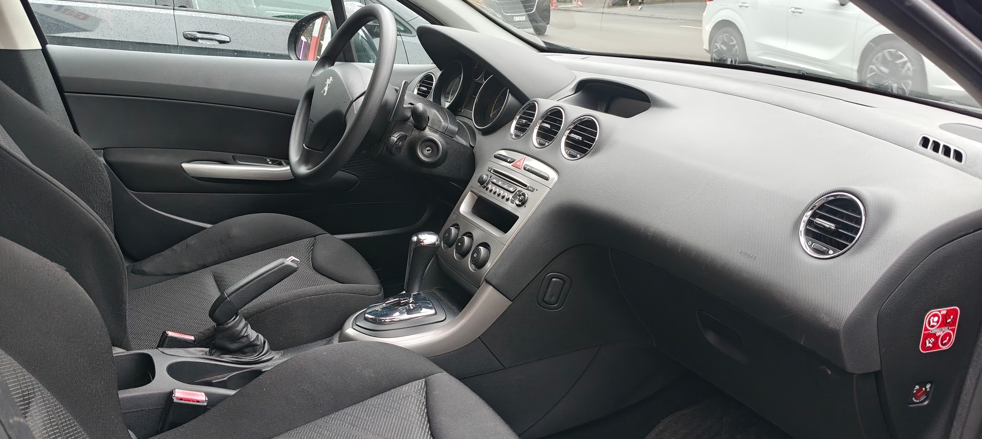 PEUGEOT 308 SW 1.6 HDI Business EGS6-image-6