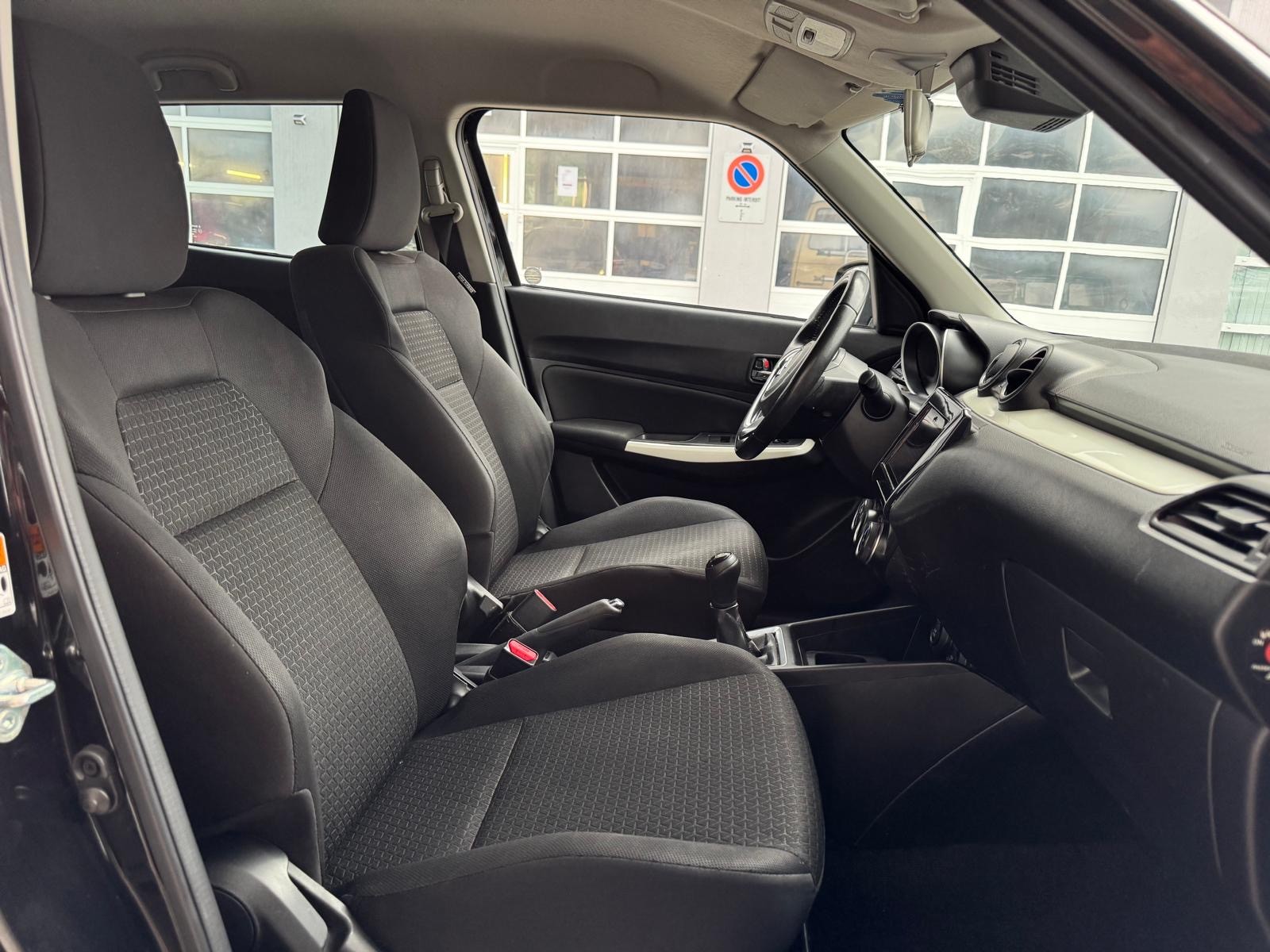 SUZUKI Swift 1.2i 16V SHVS Compact Top Hybrid Allgrip 4x4-image-9