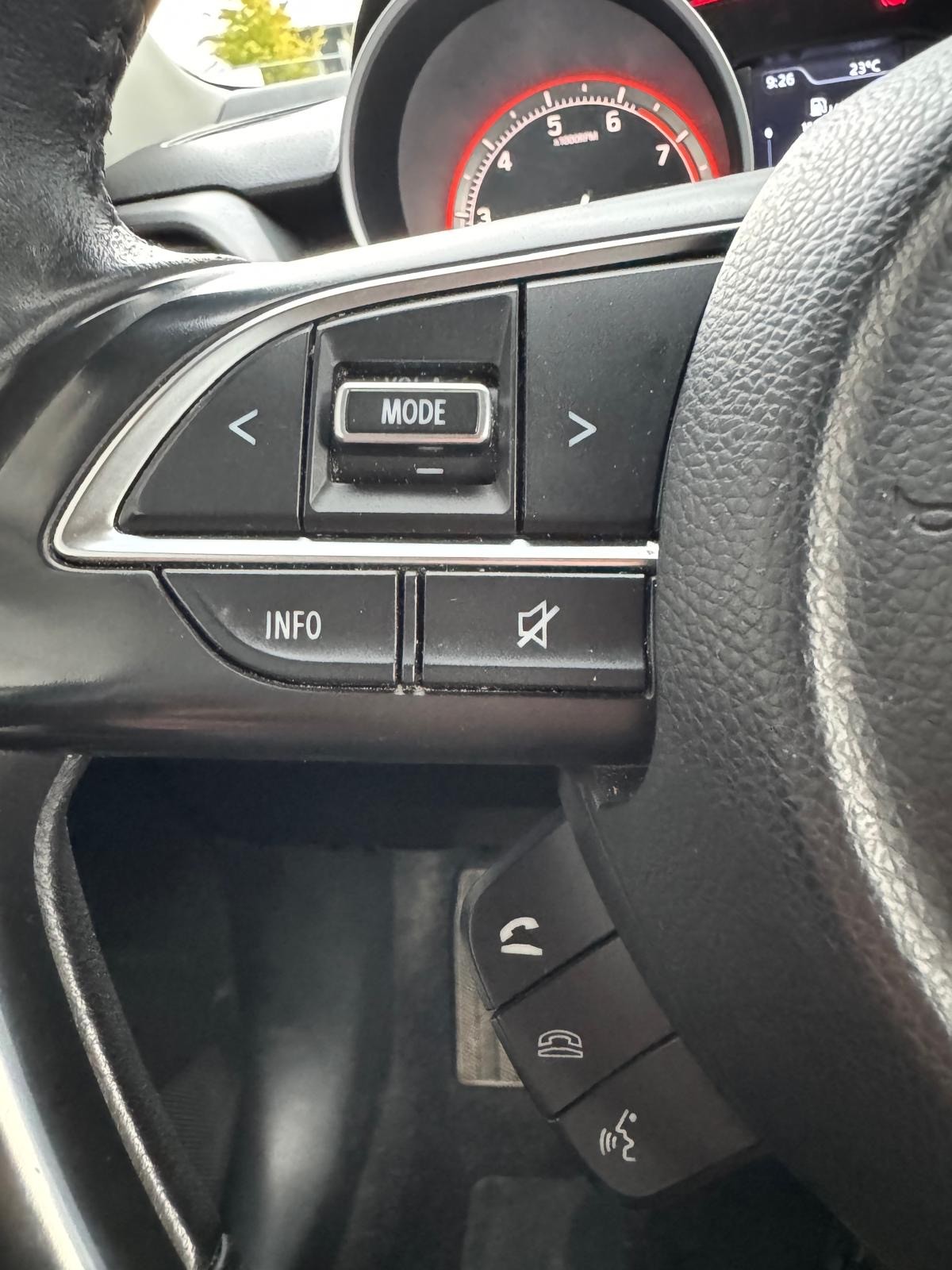 SUZUKI Swift 1.2i 16V SHVS Compact Top Hybrid Allgrip 4x4-image-15