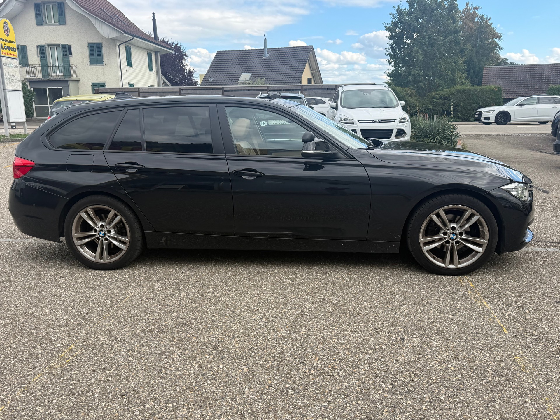 BMW 318d Touring Luxury Line Steptronic-image-1
