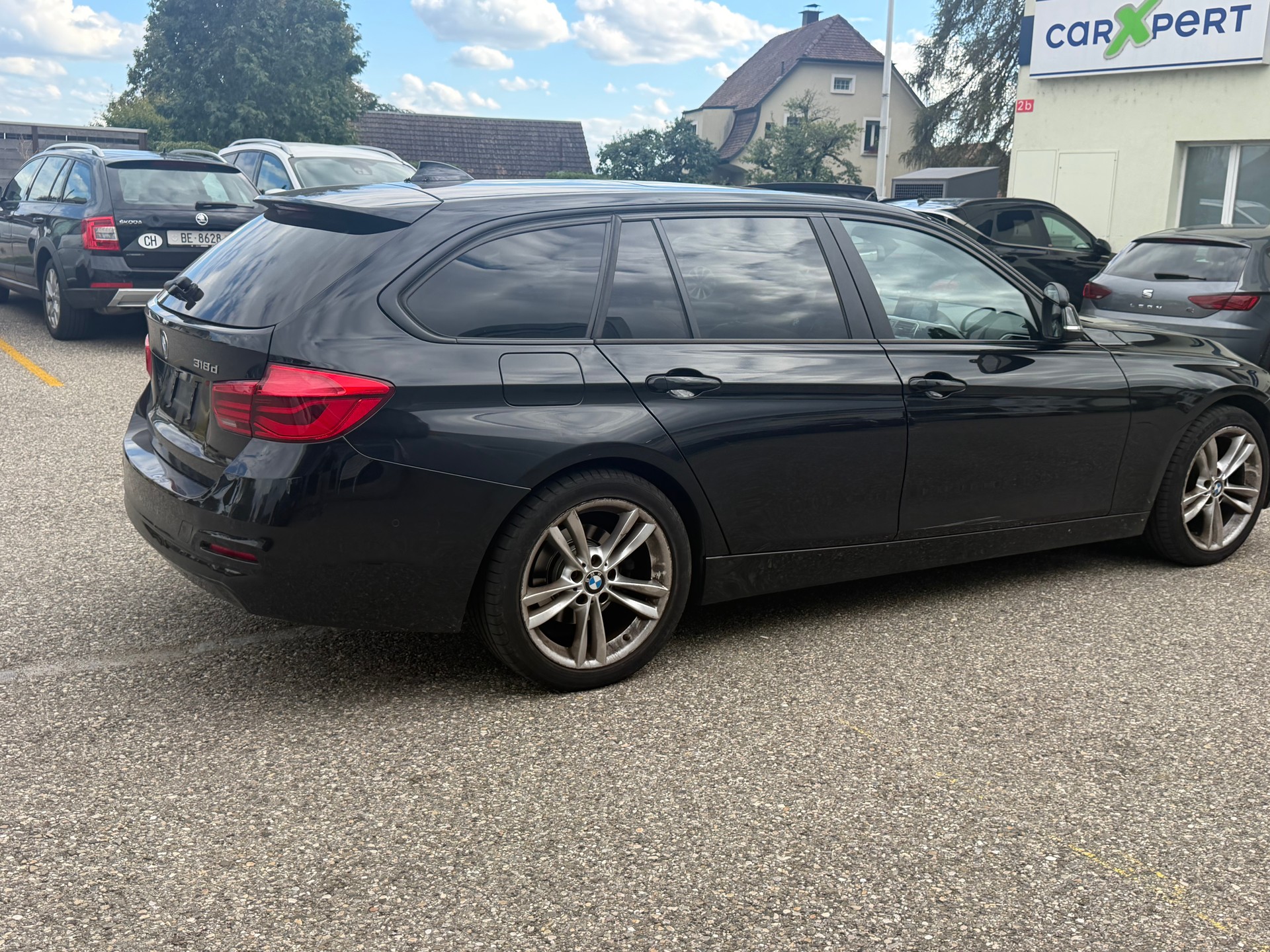 BMW 318d Touring Luxury Line Steptronic-image-4