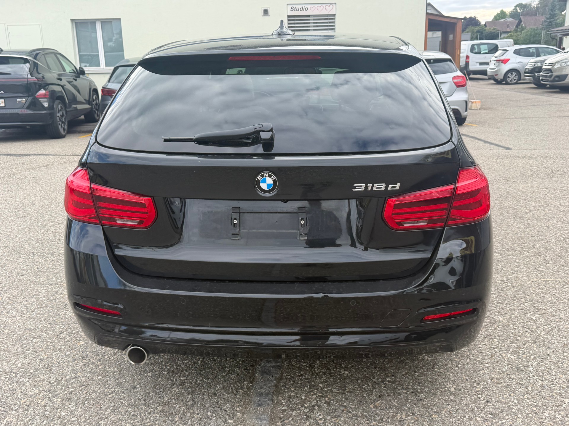BMW 318d Touring Luxury Line Steptronic-image-5