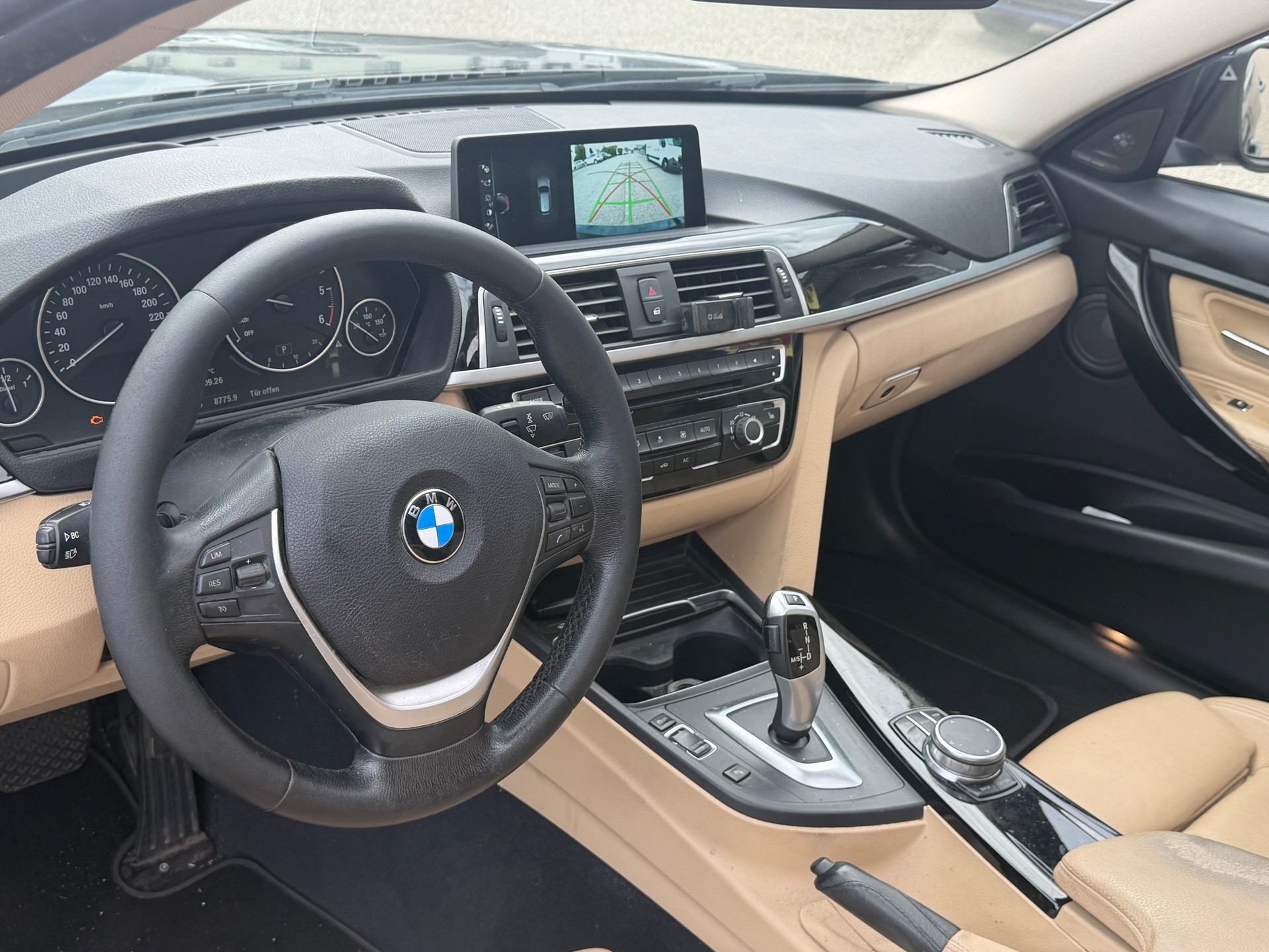 BMW 318d Touring Luxury Line Steptronic-image-11