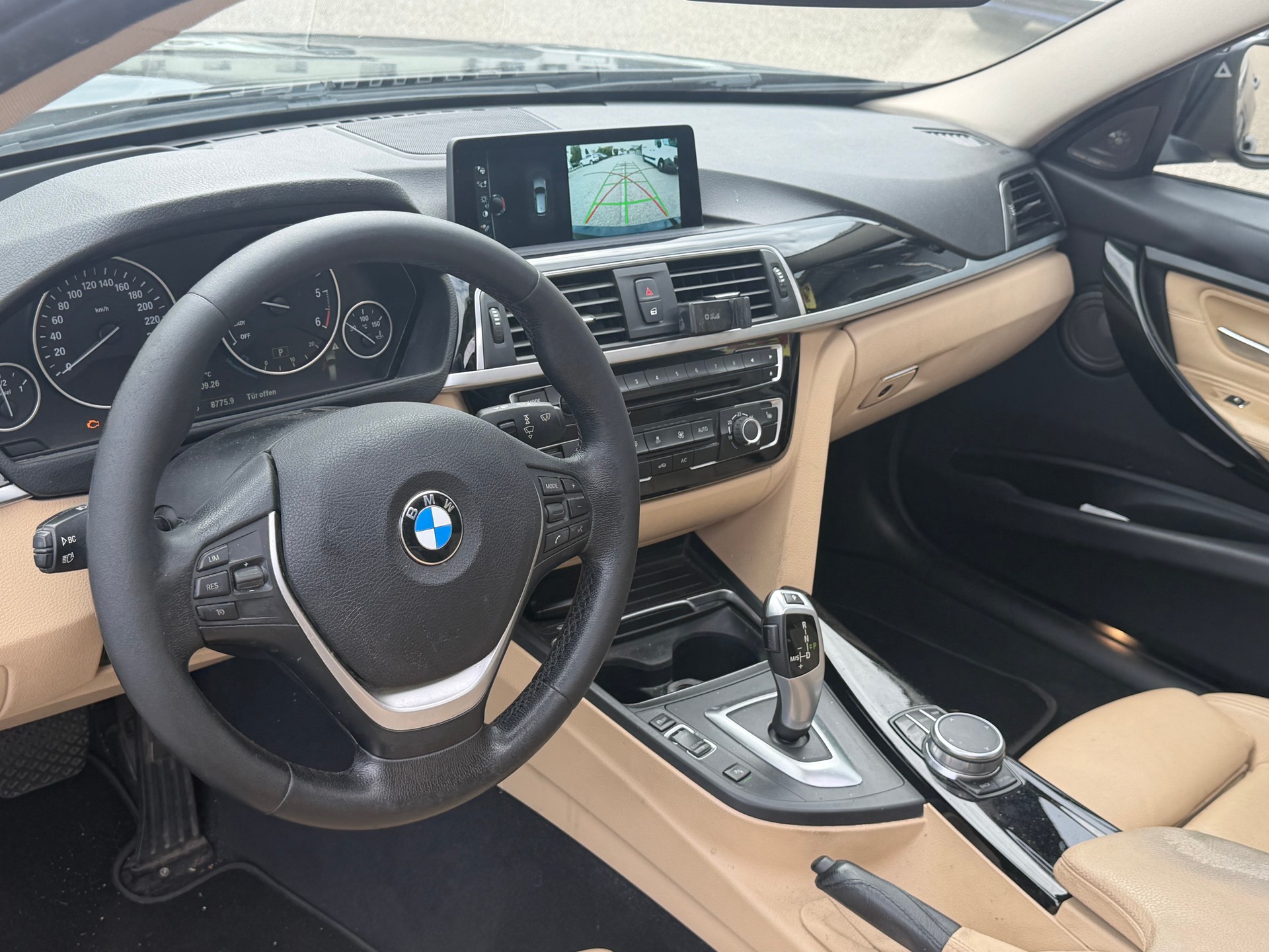 BMW 318d Touring Luxury Line Steptronic-image-12