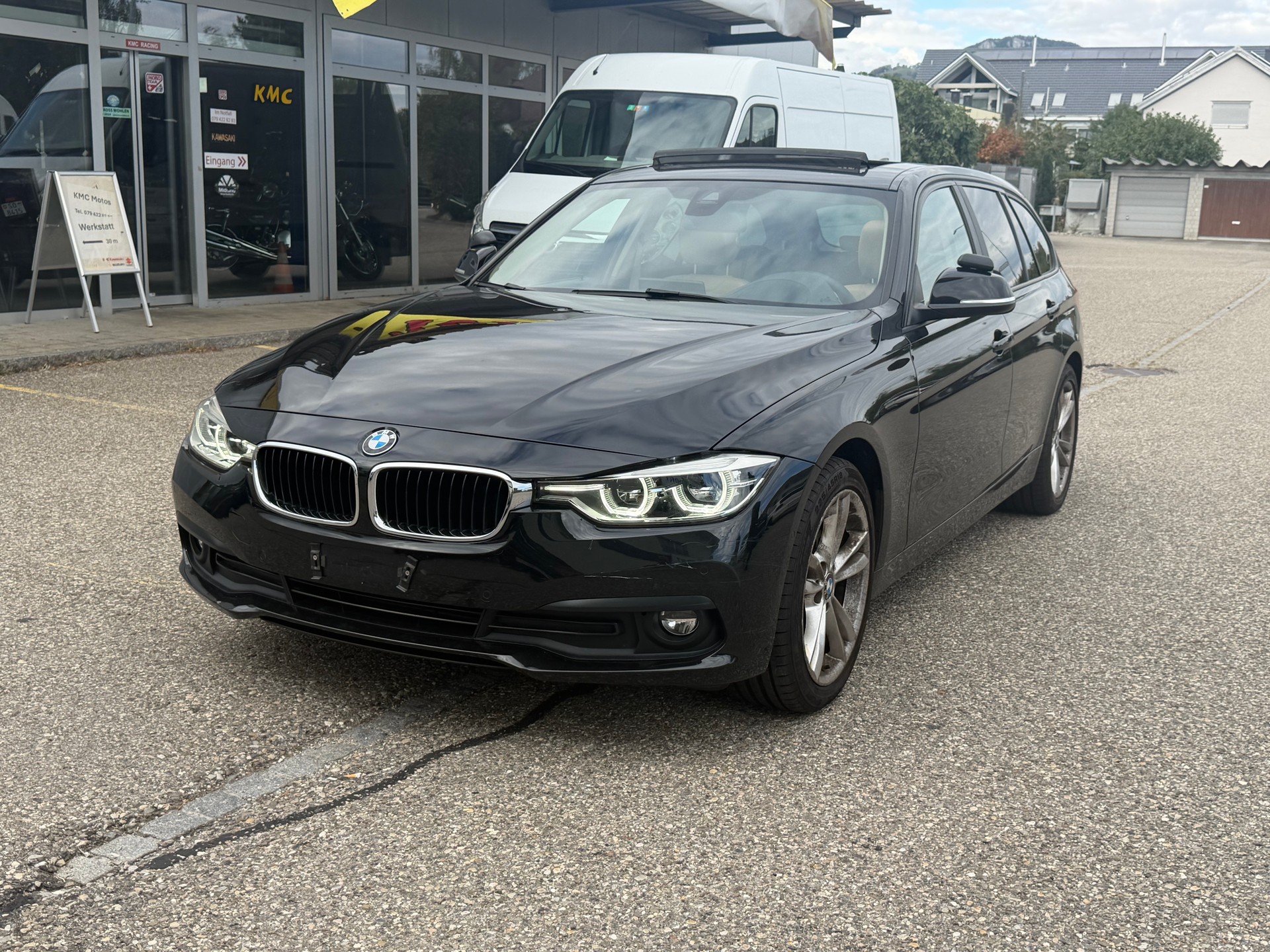 BMW 318d Touring Luxury Line Steptronic-image-0