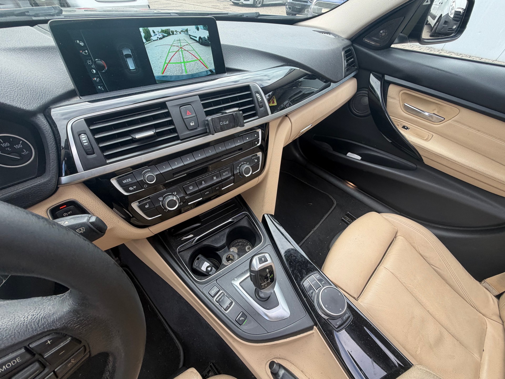 BMW 318d Touring Luxury Line Steptronic-image-10