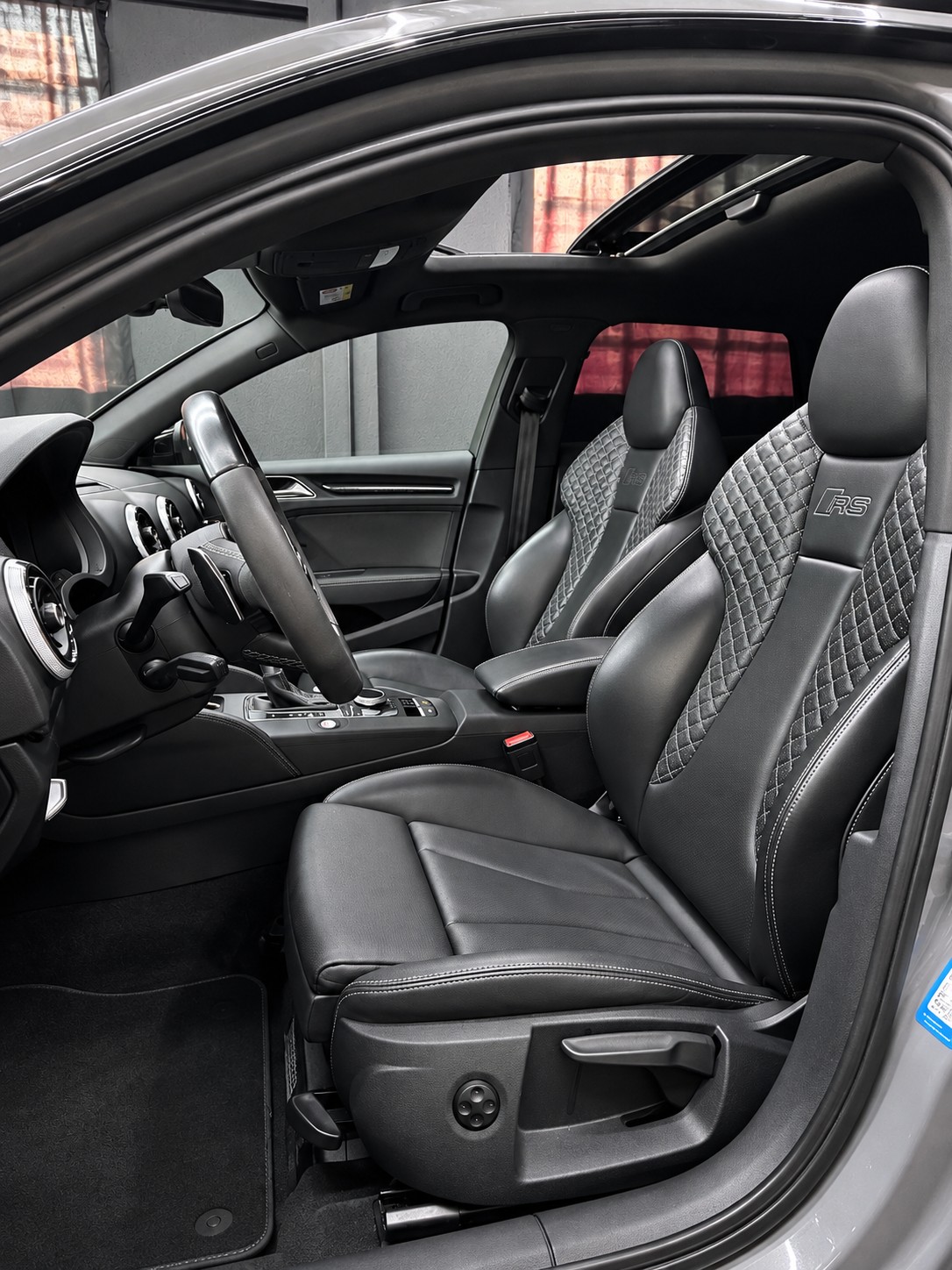 AUDI RS3 Sportback 2.5 TSI quattro S-tronic-image-13