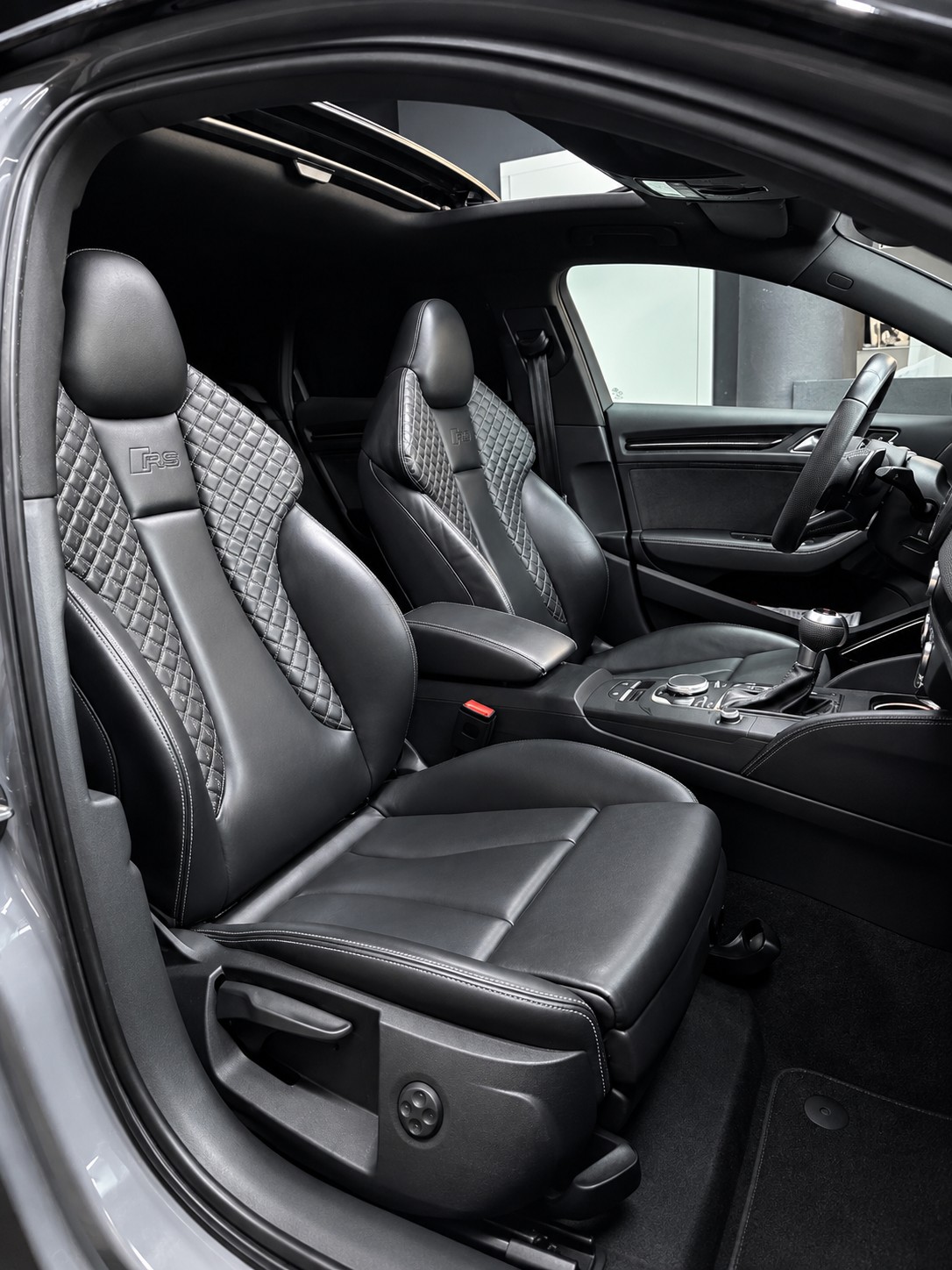 AUDI RS3 Sportback 2.5 TSI quattro S-tronic-image-14