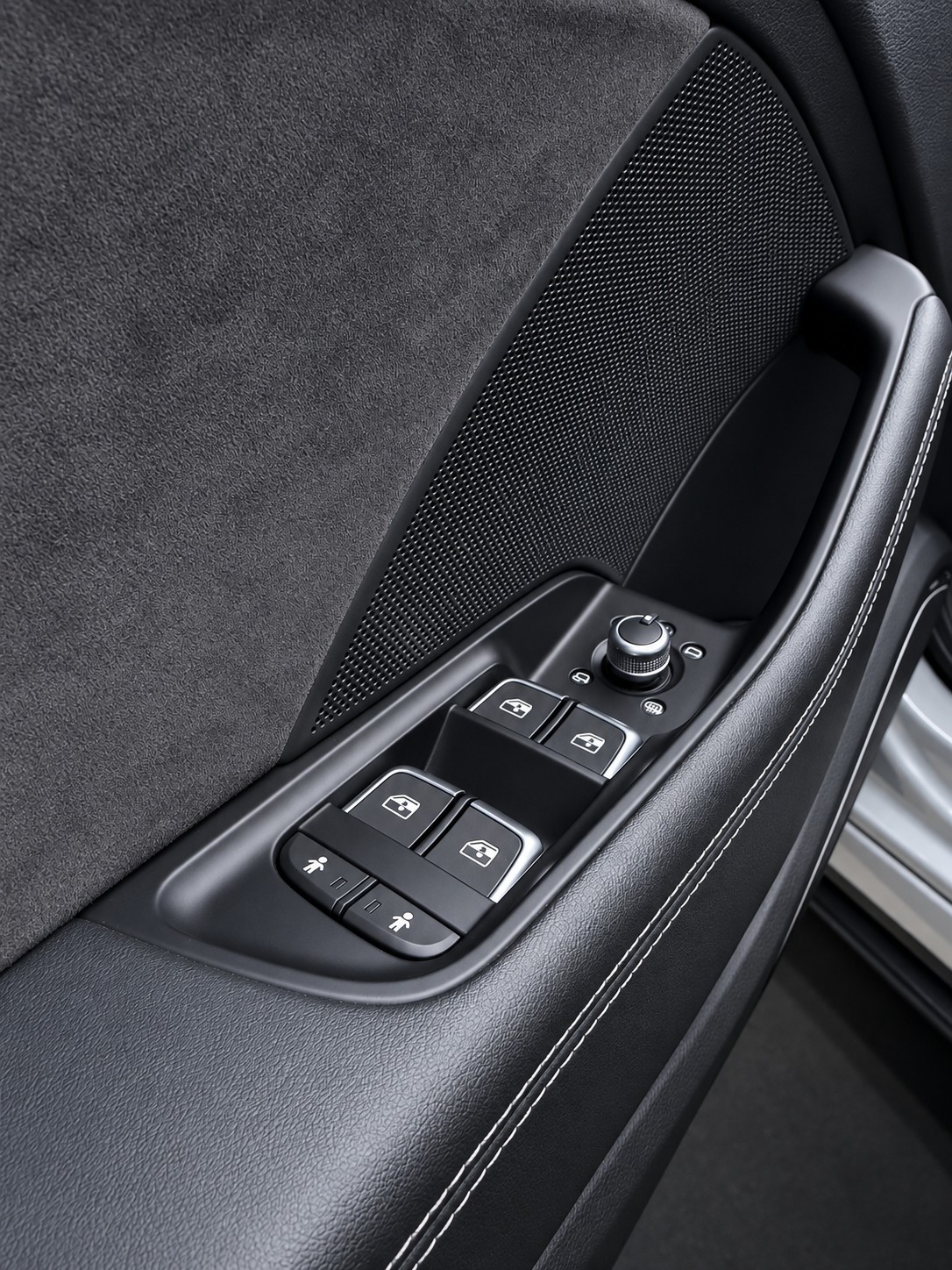 AUDI RS3 Sportback 2.5 TSI quattro S-tronic-image-26