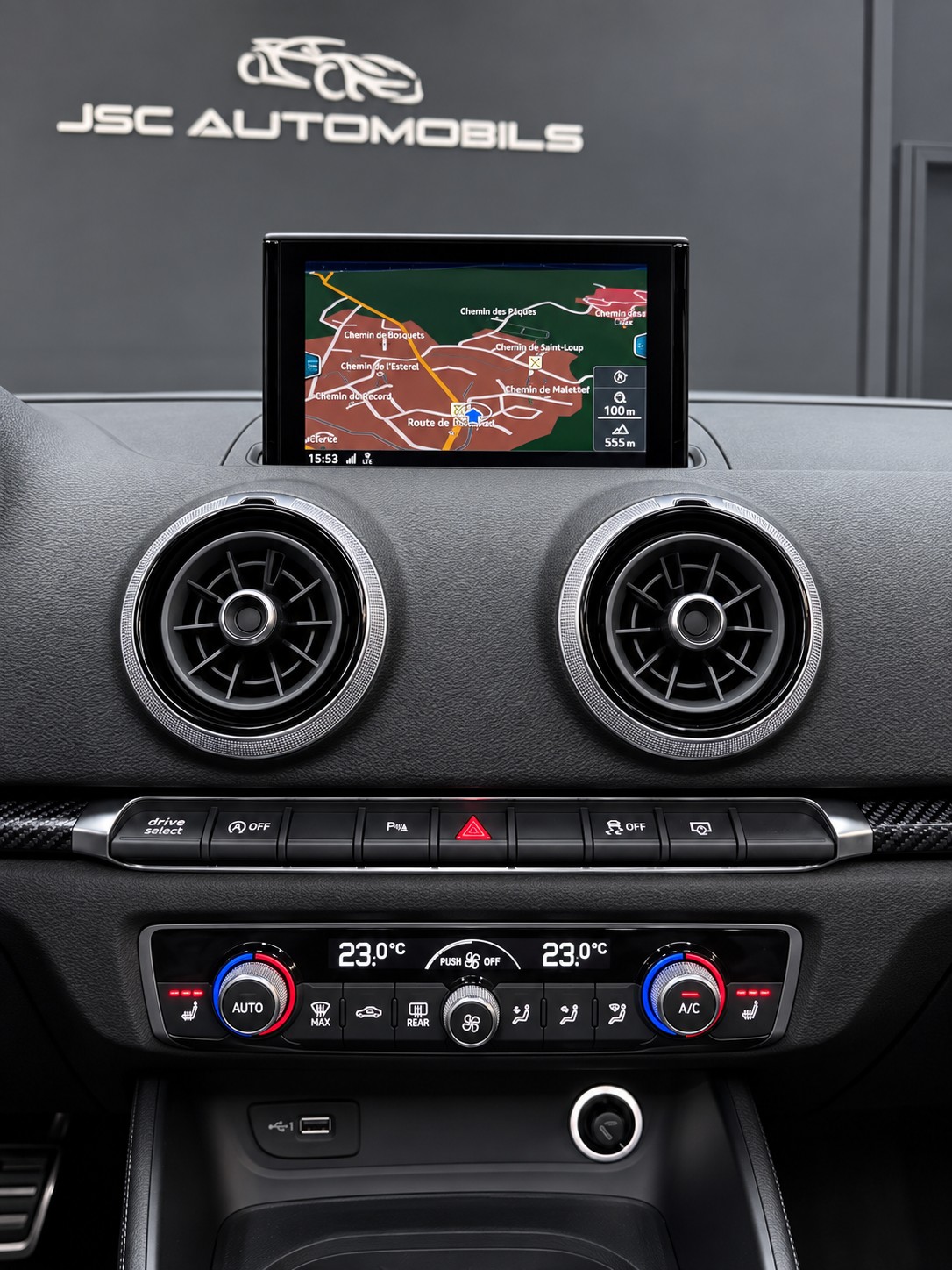 AUDI RS3 Sportback 2.5 TSI quattro S-tronic-image-18