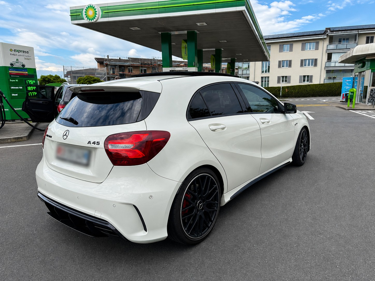 MERCEDES-BENZ A 45 AMG 4 Matic Facelift | 381 PS | Panorama | 8-fach bereift-image-4